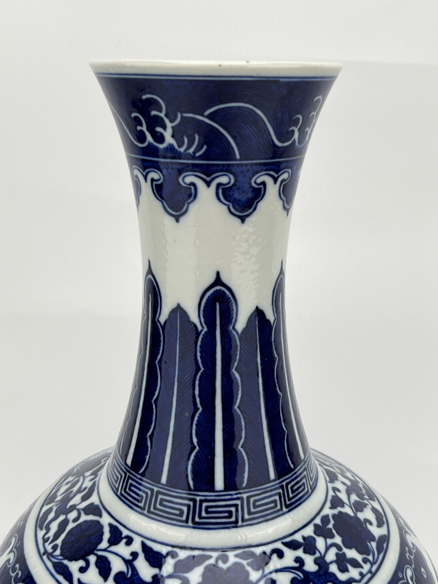 A Chinese Blue&White vase, 18TH/19TH Century Pr.  - Bild 3 aus 11