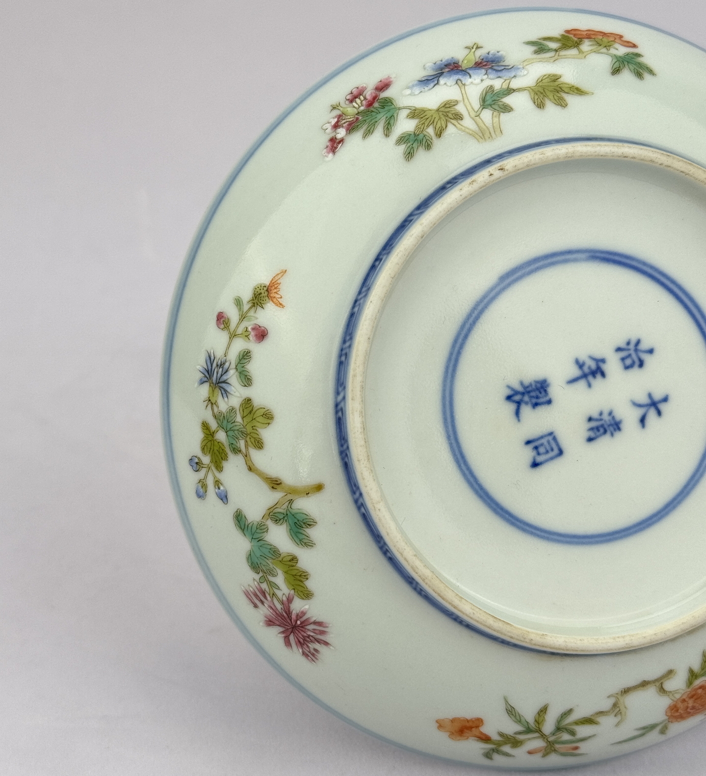A Chinese Famille Rose dish, 17TH/18TH Century Pr. - Image 5 of 5