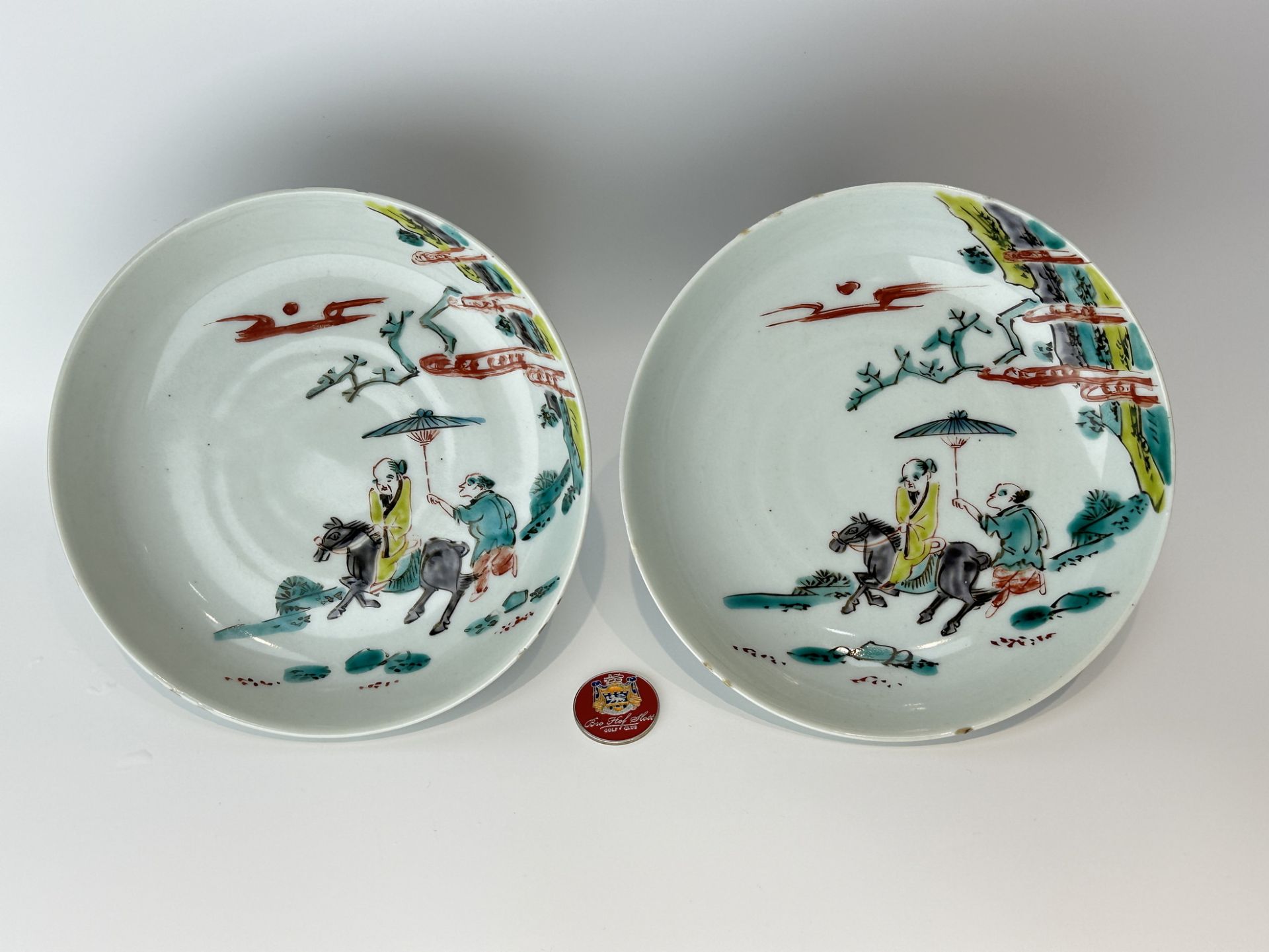 A pair of Chinese Famille Rose dishs, 16TH/17TH Century Pr. 