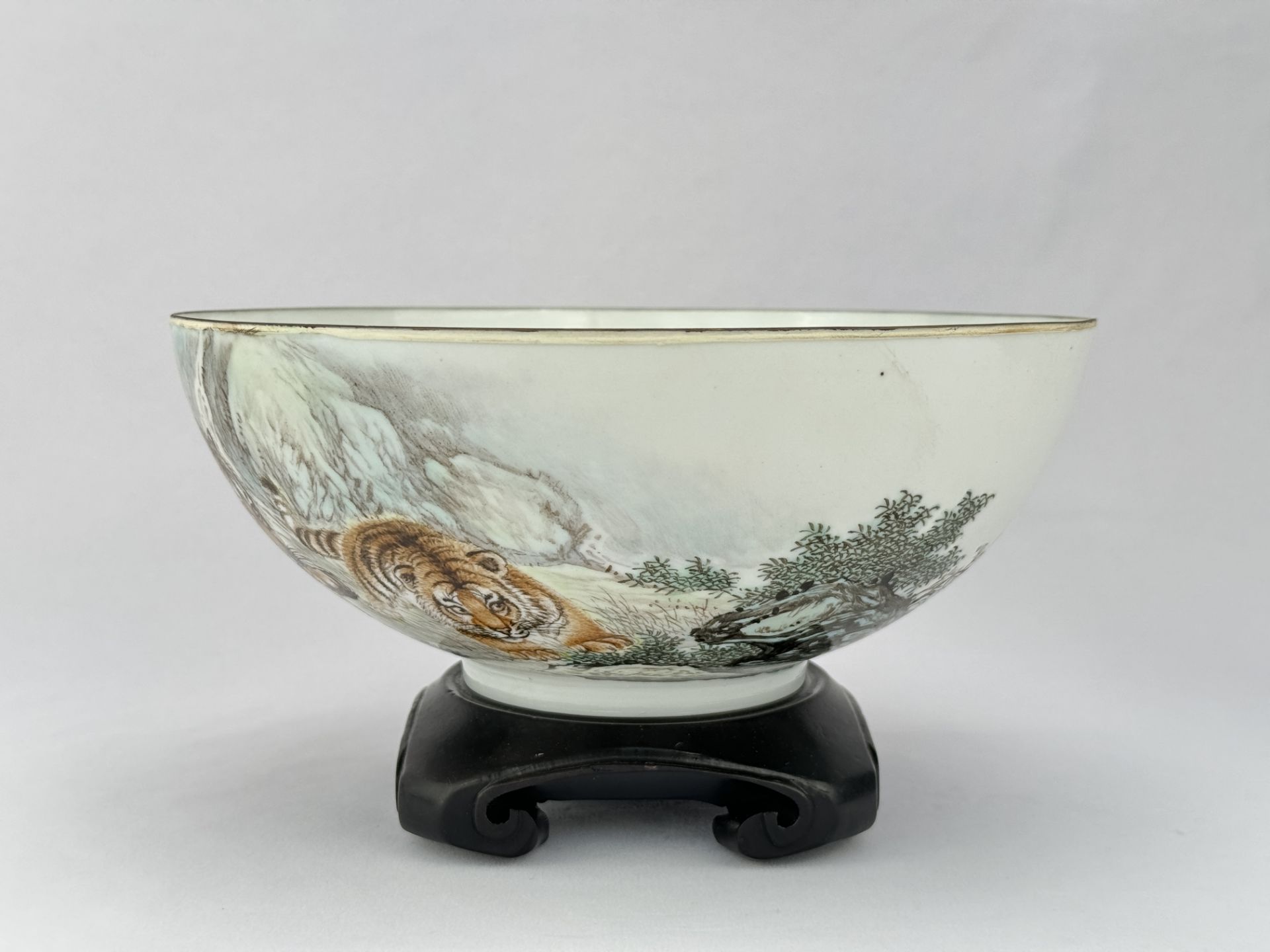 A Chinese Famille Rose bowl, 19TH/20TH Century Pr.  - Image 2 of 8