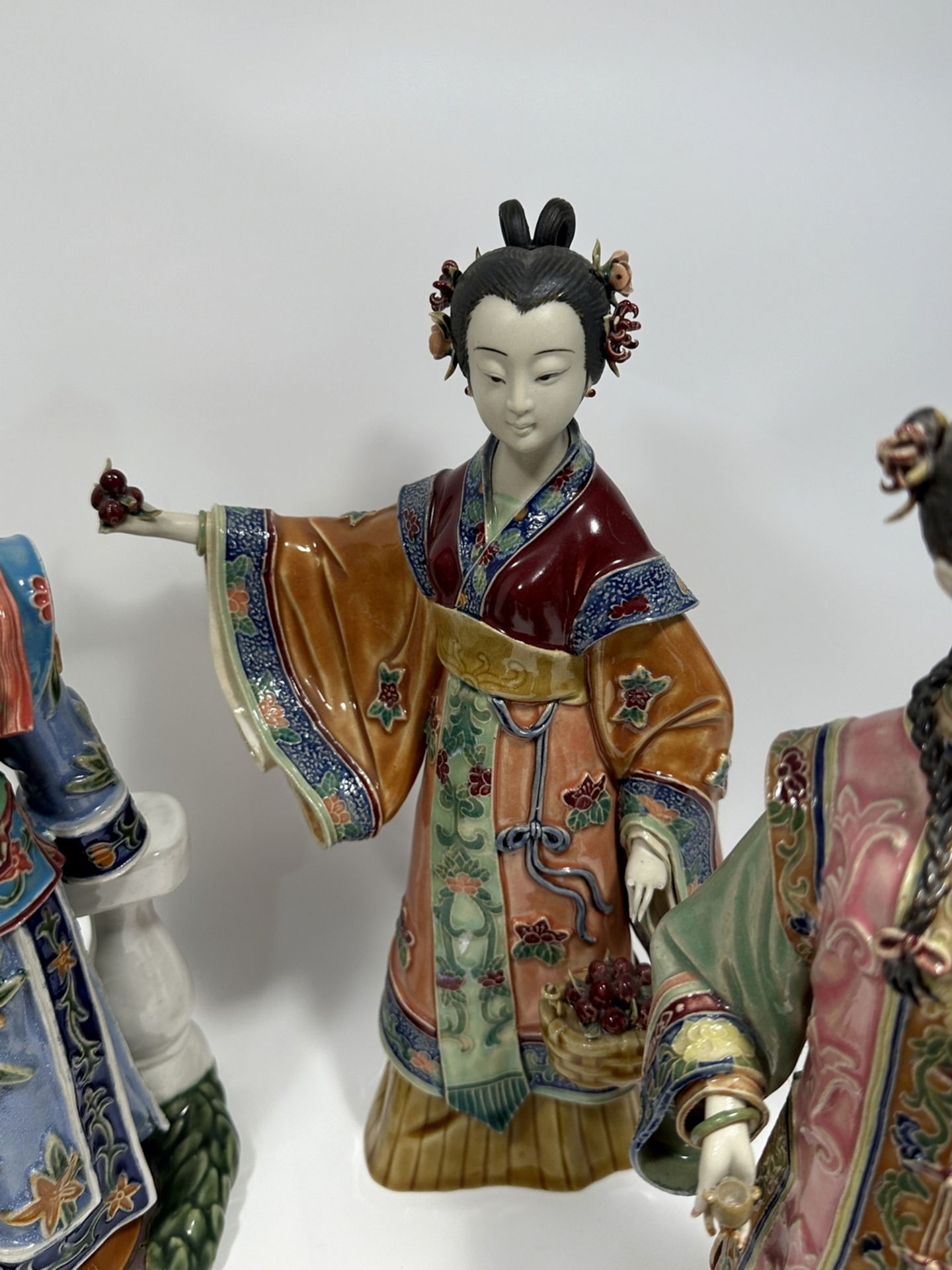 A set of creamic figures, 19TH/20TH Century Pr.  - Bild 6 aus 17