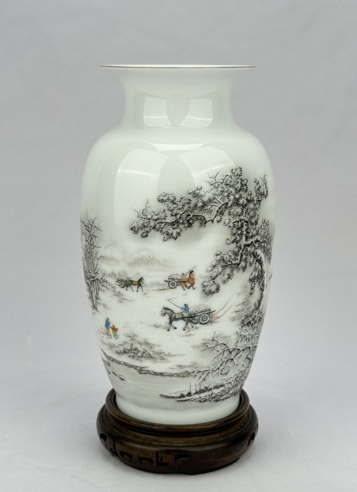 A Chinese Famille Rose vase, 19TH/20TH Century Pr. 