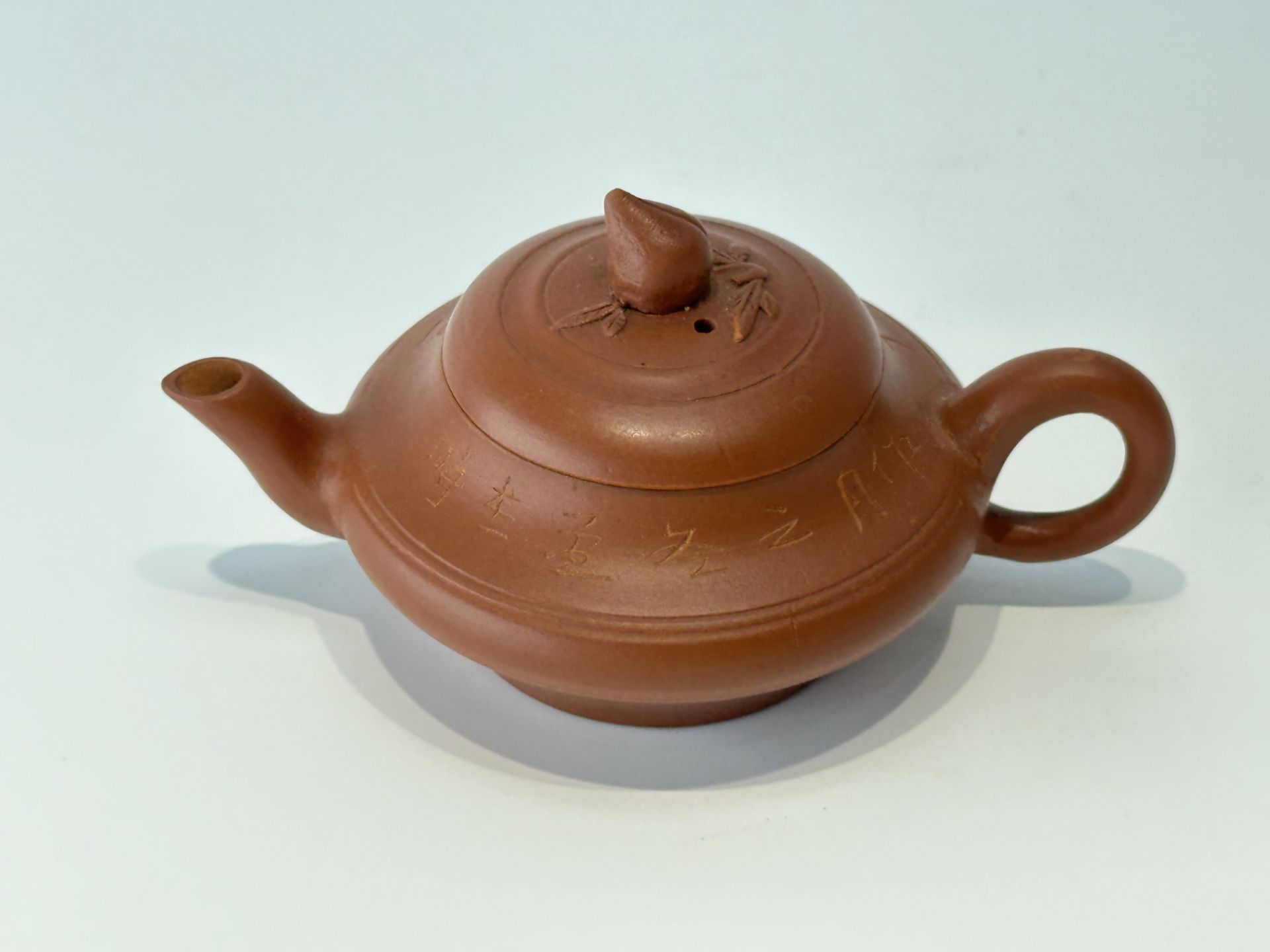 A Chinese miniature teapot, 19TH/20TH Century Pr.  - Bild 11 aus 11