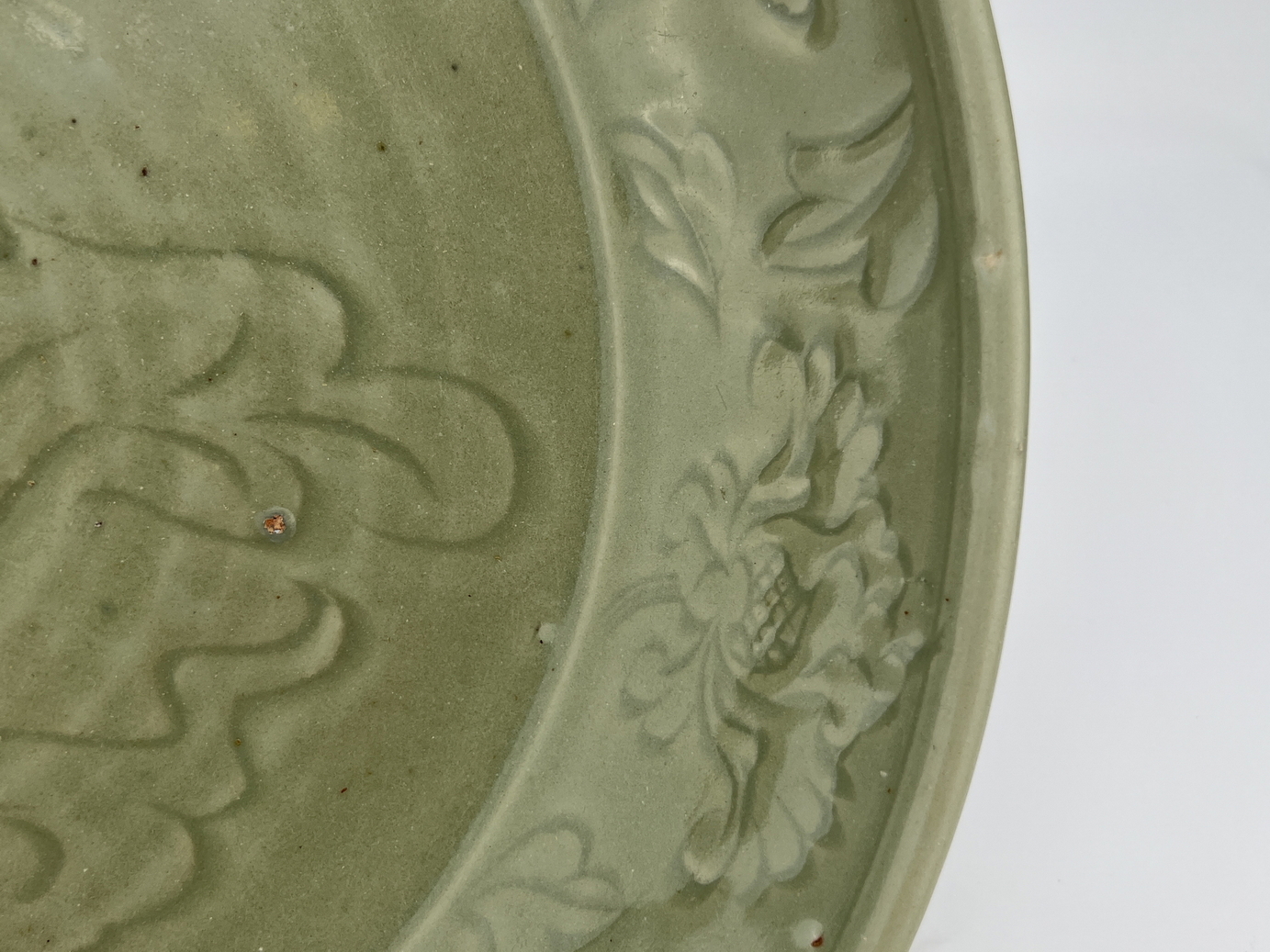 A Chinese celadon dish, 16TH/17TH Century Pr.  - Image 10 of 12