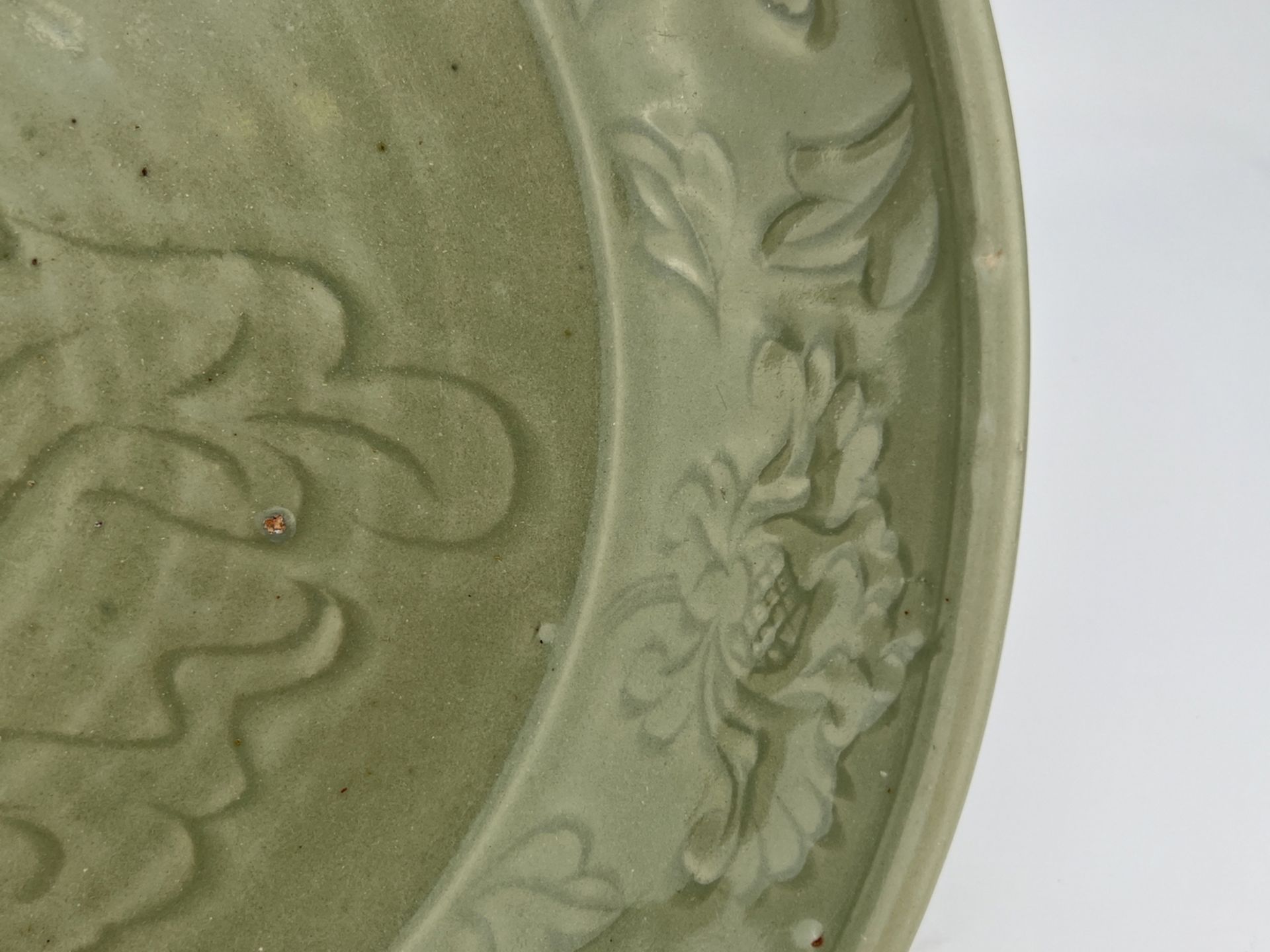 A Chinese celadon dish, 16TH/17TH Century Pr.  - Image 10 of 12