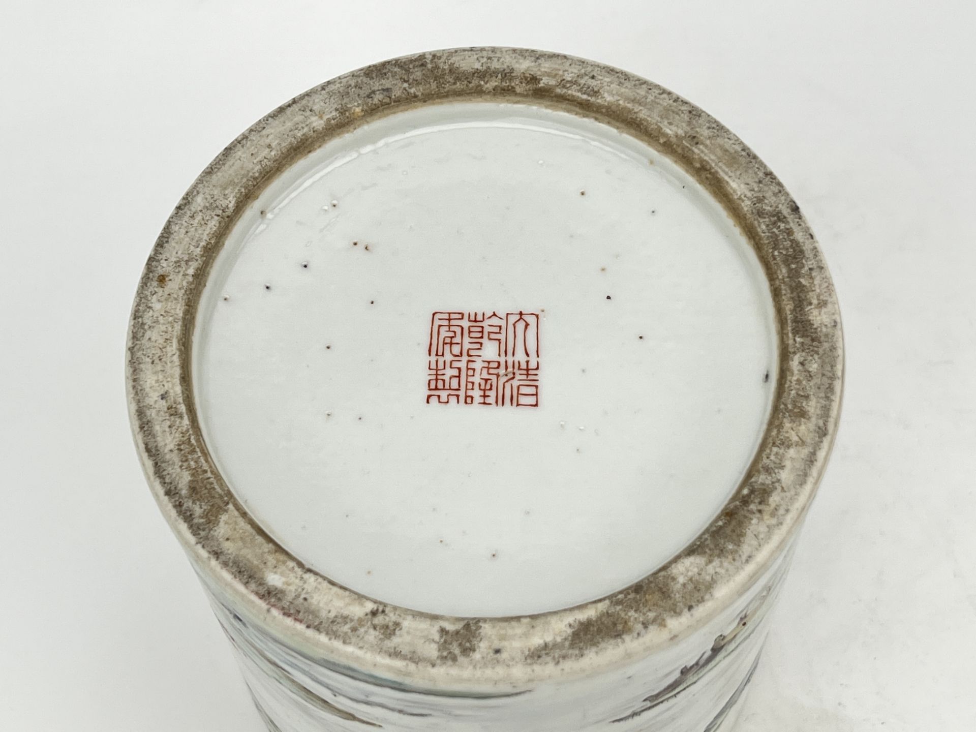 A Chinese Famille Rose brushpot, 18TH/19TH Century Pr.  - Bild 8 aus 9