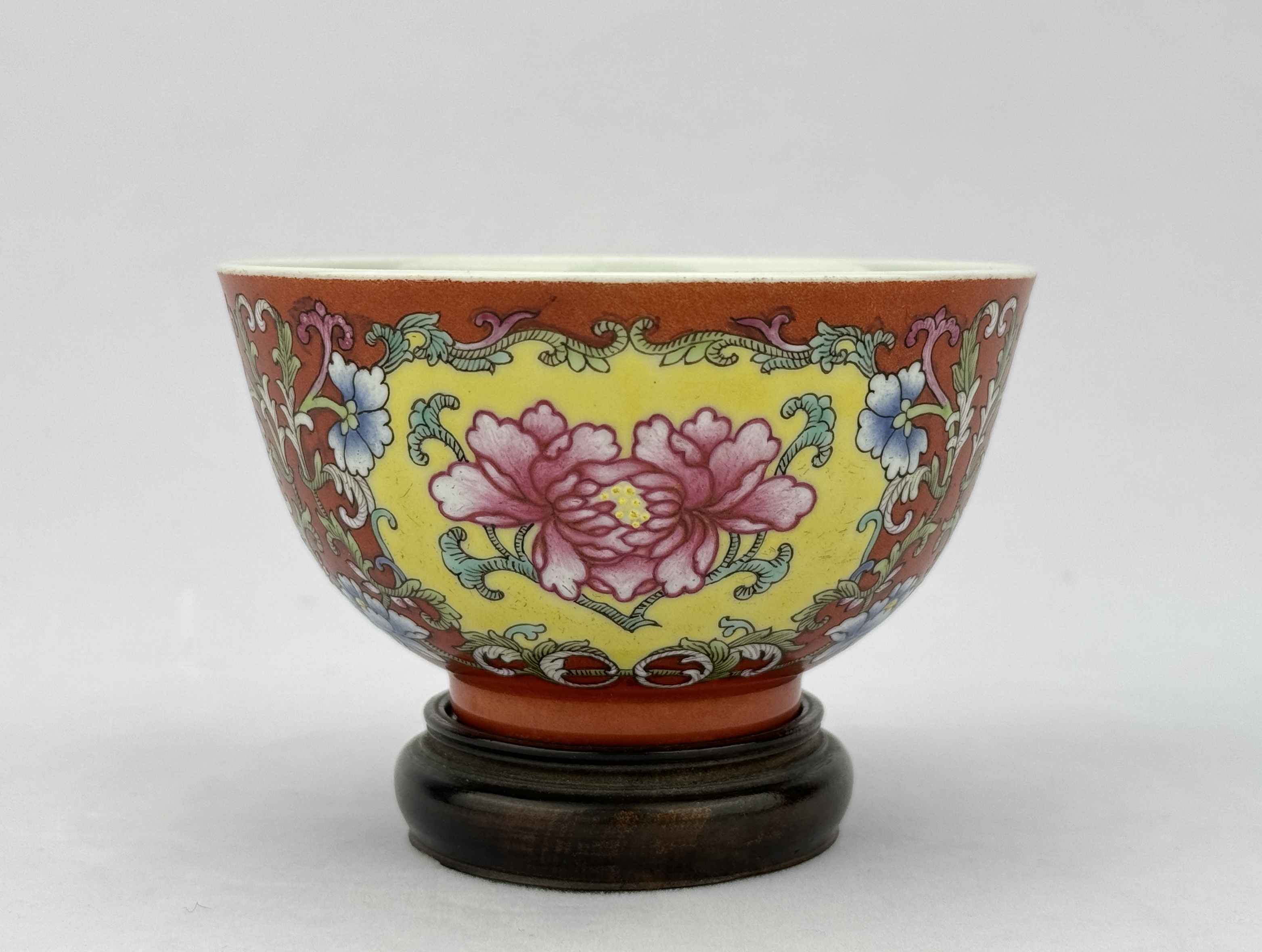 A Chinese Famille Rose bowl, 19TH/20TH Century Pr. 