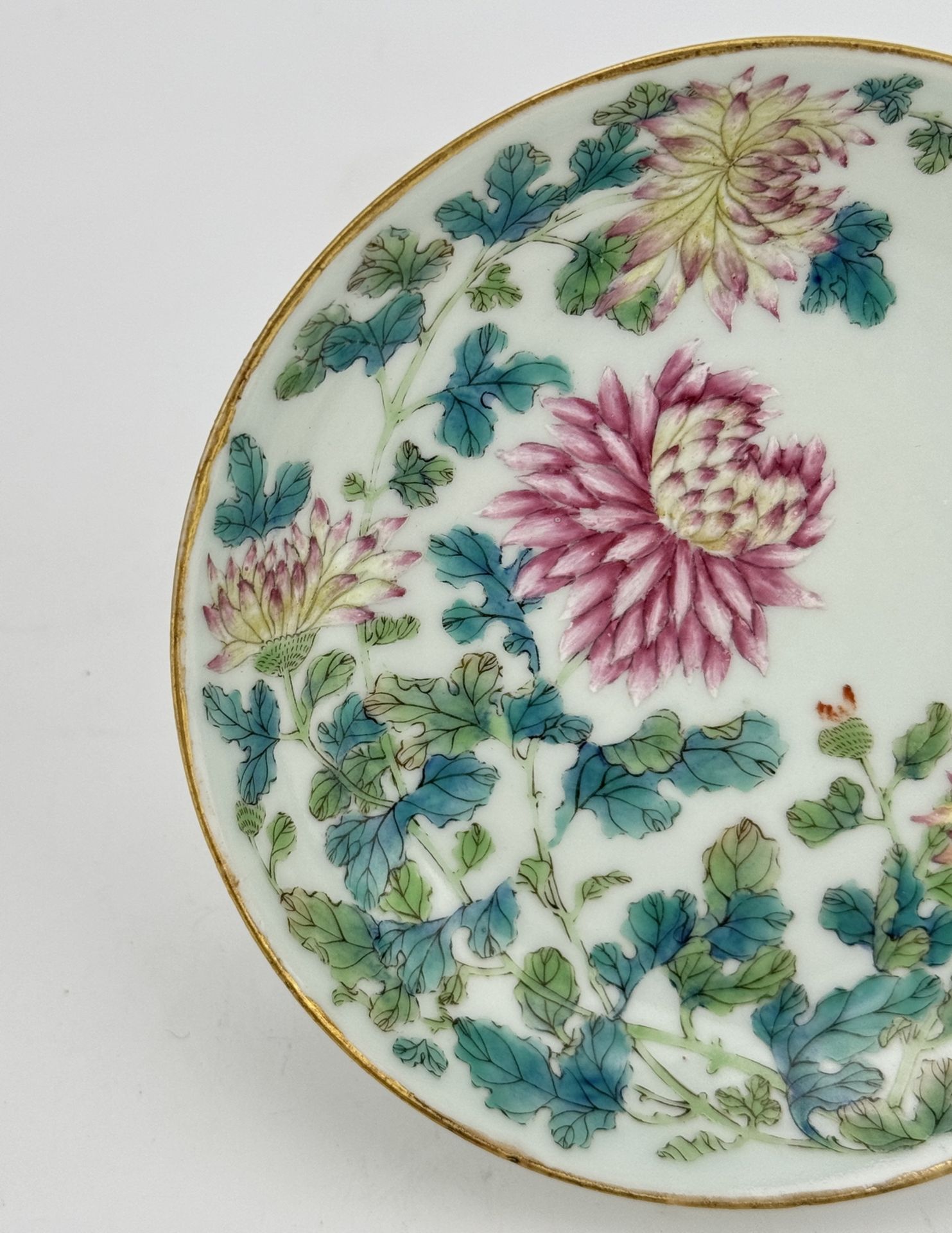 A Chinese Famille Rose dish, 18TH/19TH Century Pr.  - Bild 2 aus 5