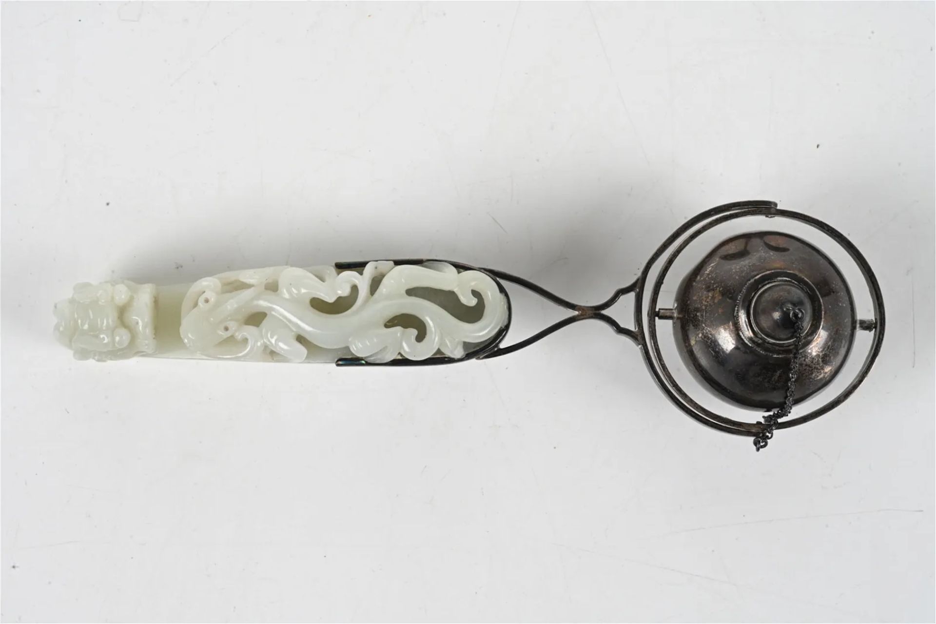 18TH C. CHINESE CARVED JADE SILVER-MOUNTED LAMP - Bild 12 aus 16