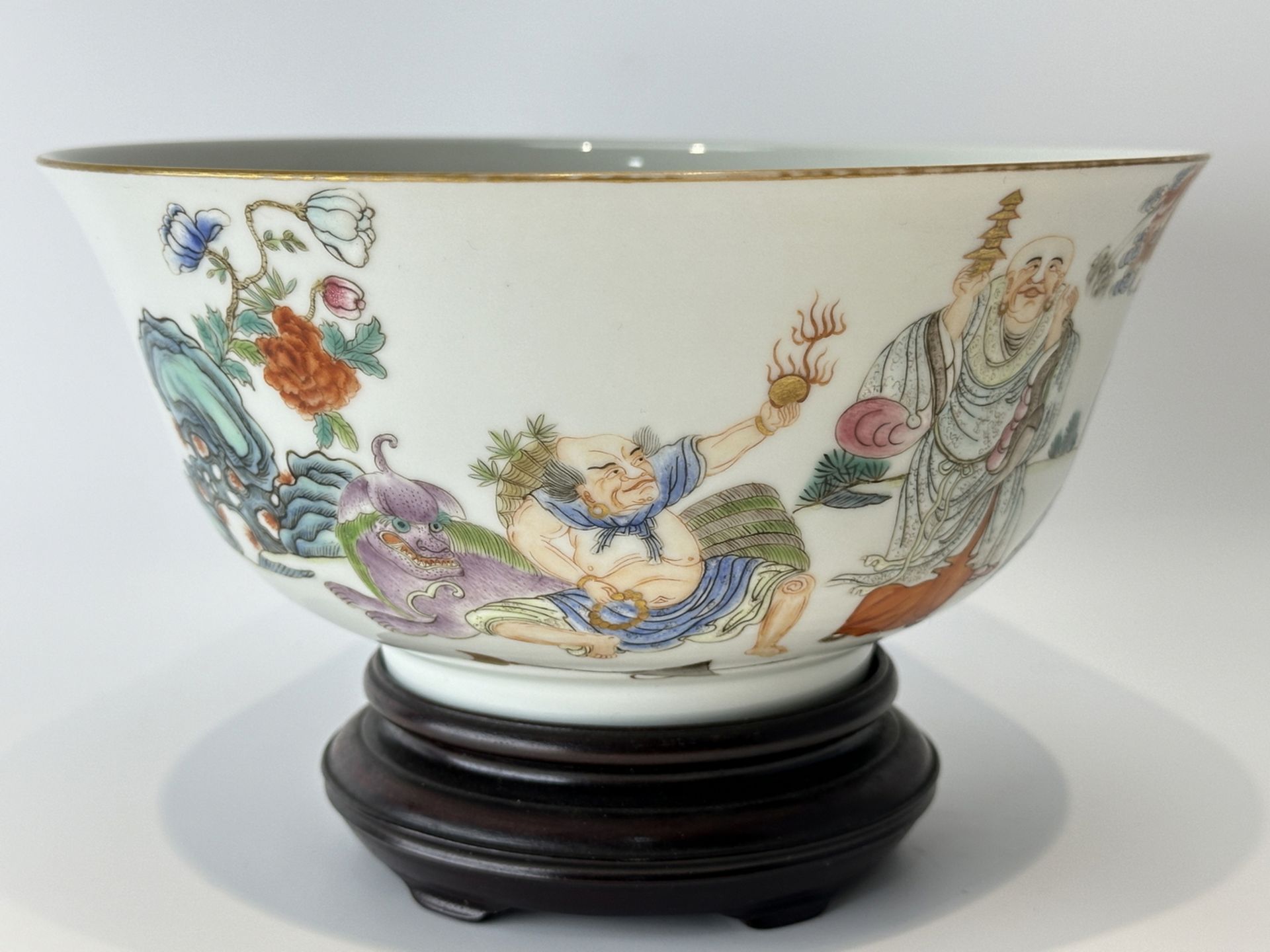 A Chinese Famille Rose bowl, 19TH/20TH Century Pr.  - Bild 3 aus 11