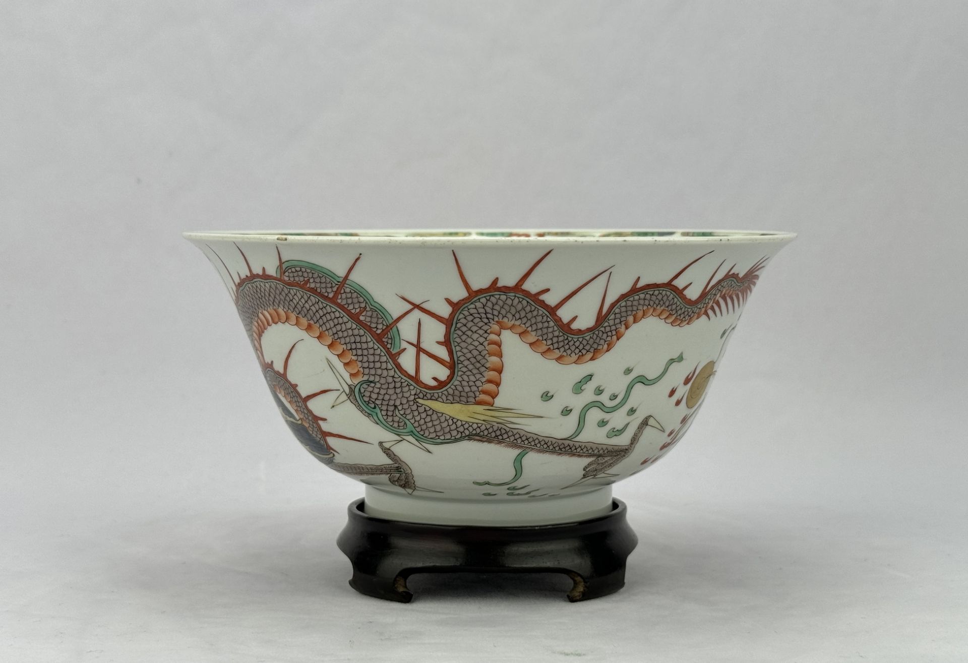 A Chinese Famille Rose bowl, 17TH/18TH Century Pr. - Bild 2 aus 10