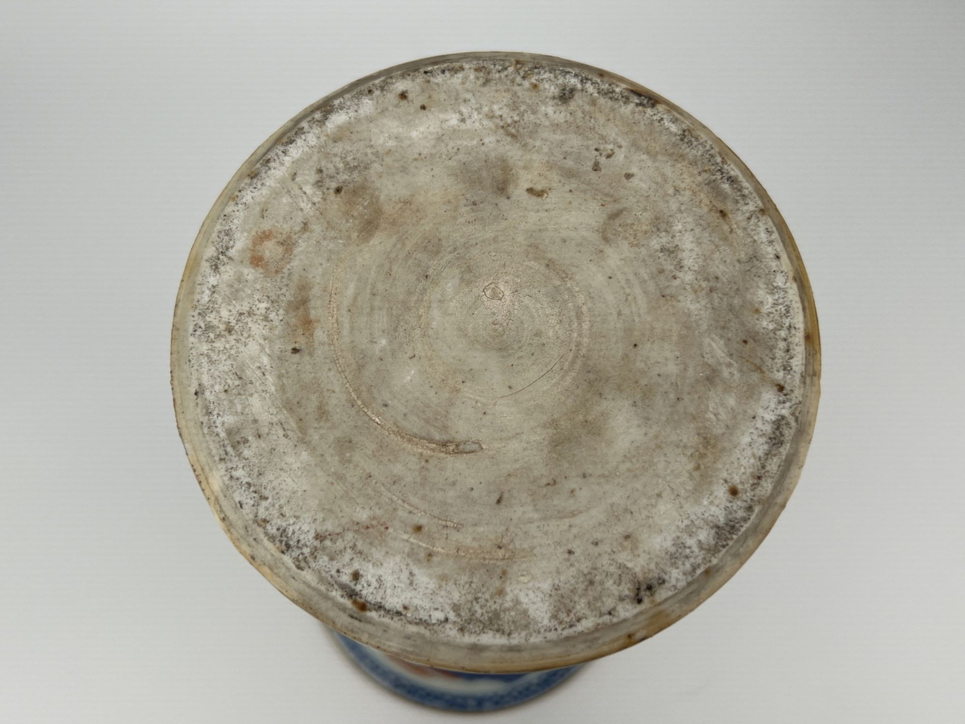 A Chinese Gu-type Famille Rose vase, 17TH/18TH Century Pr.  - Bild 10 aus 11