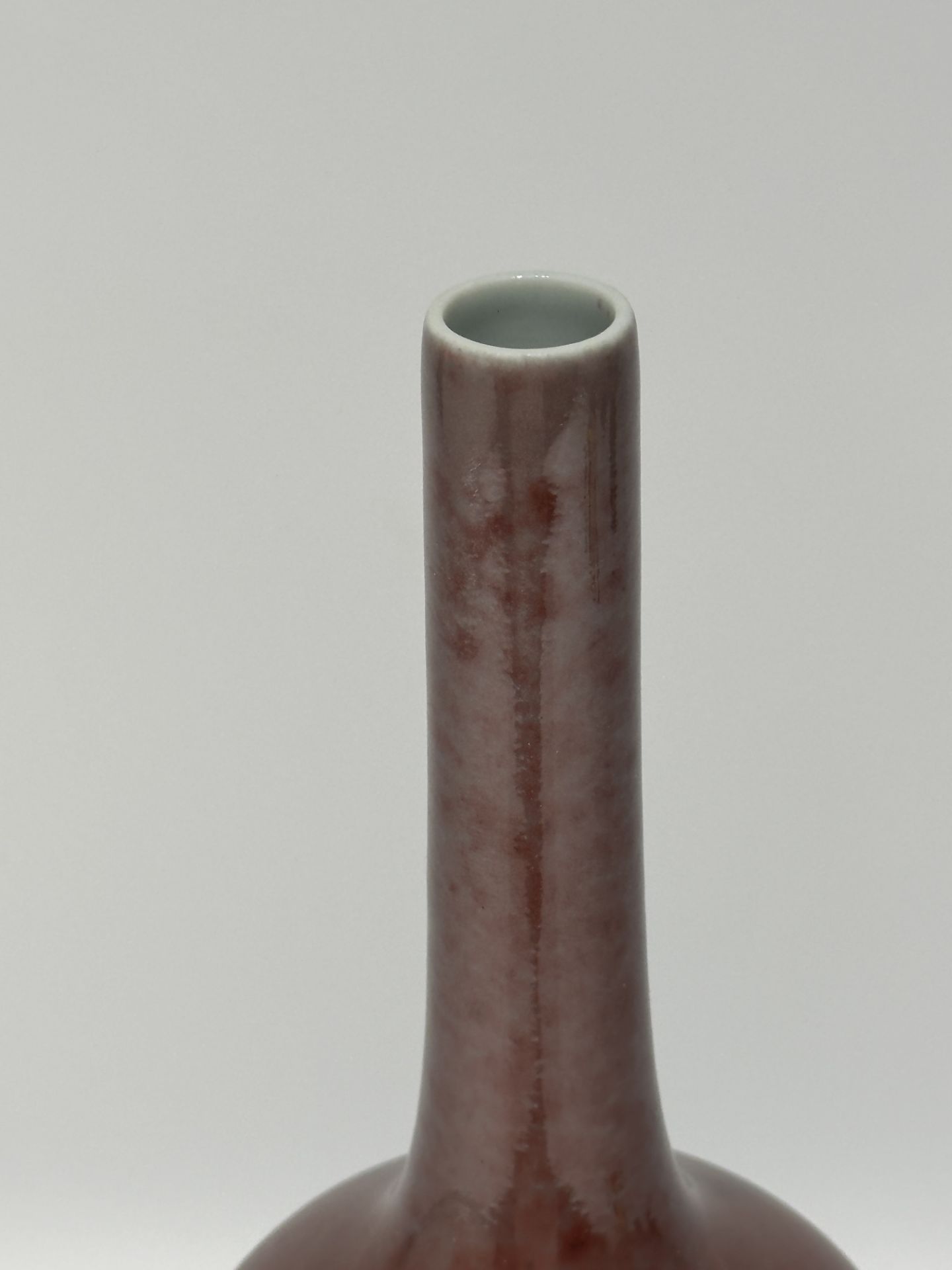 A Chinese red vase, 18TH/19TH Century Pr.  - Bild 4 aus 9