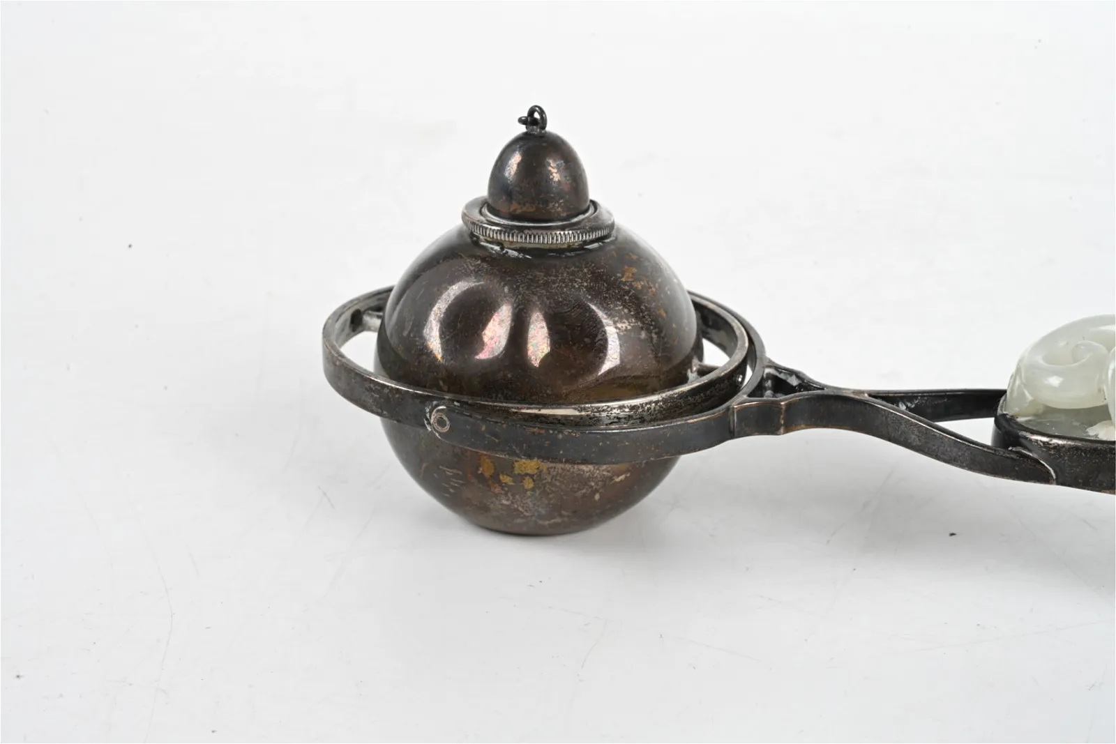 18TH C. CHINESE CARVED JADE SILVER-MOUNTED LAMP - Image 3 of 16