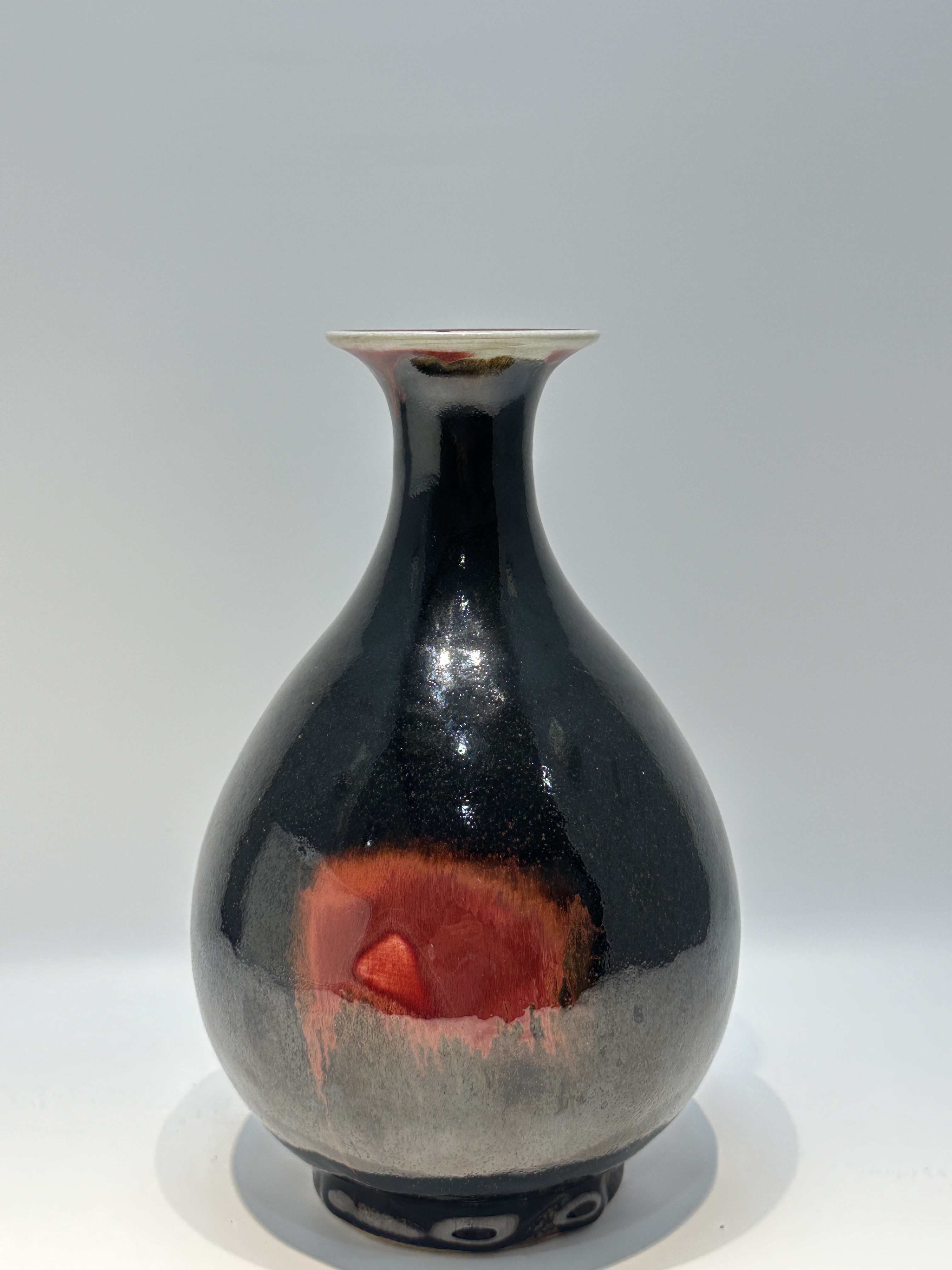 A Chinese red vase, 18TH/19TH Century Pr. 