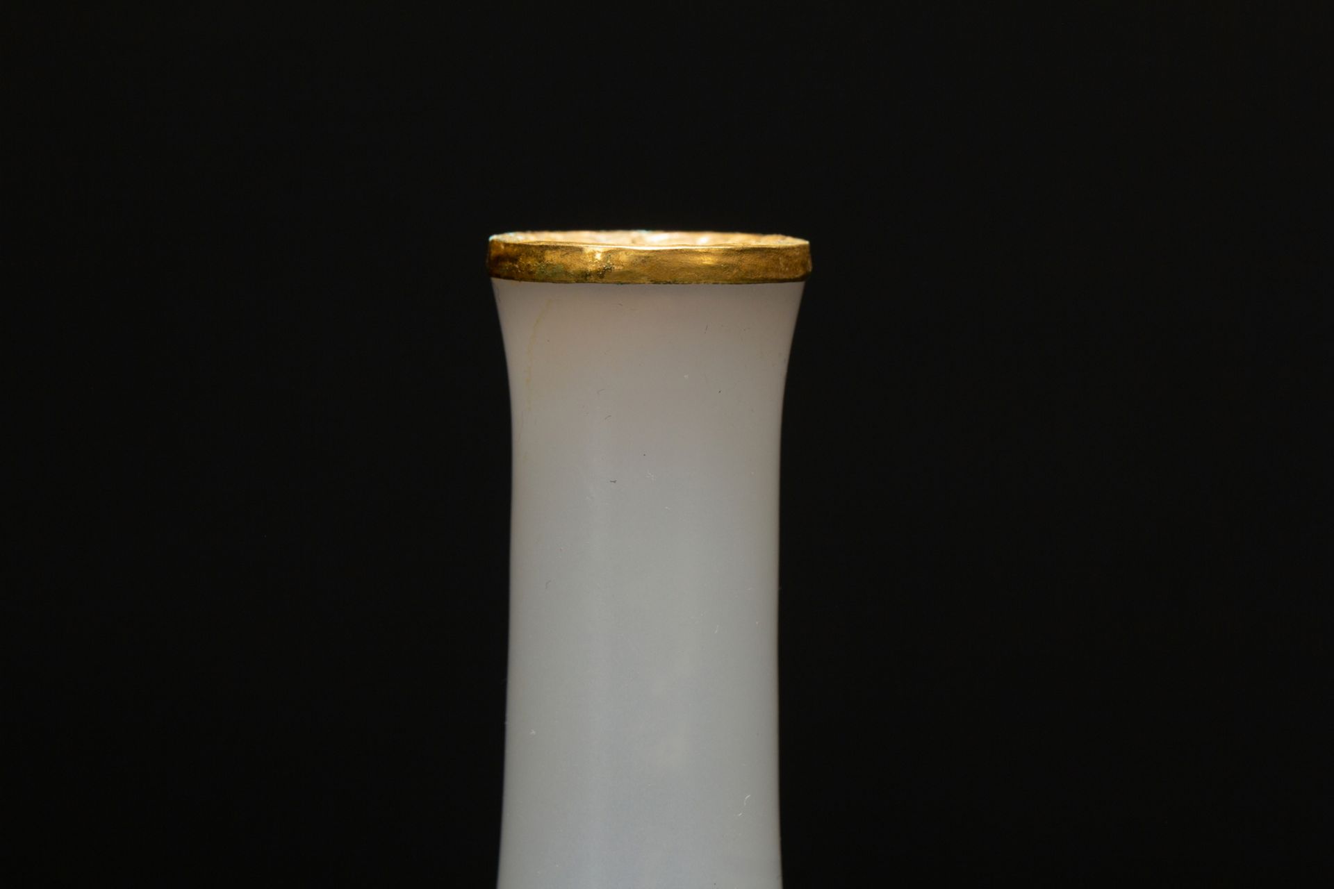 A Chinese glass vase, 18TH/19TH Century Pr.  - Bild 5 aus 9