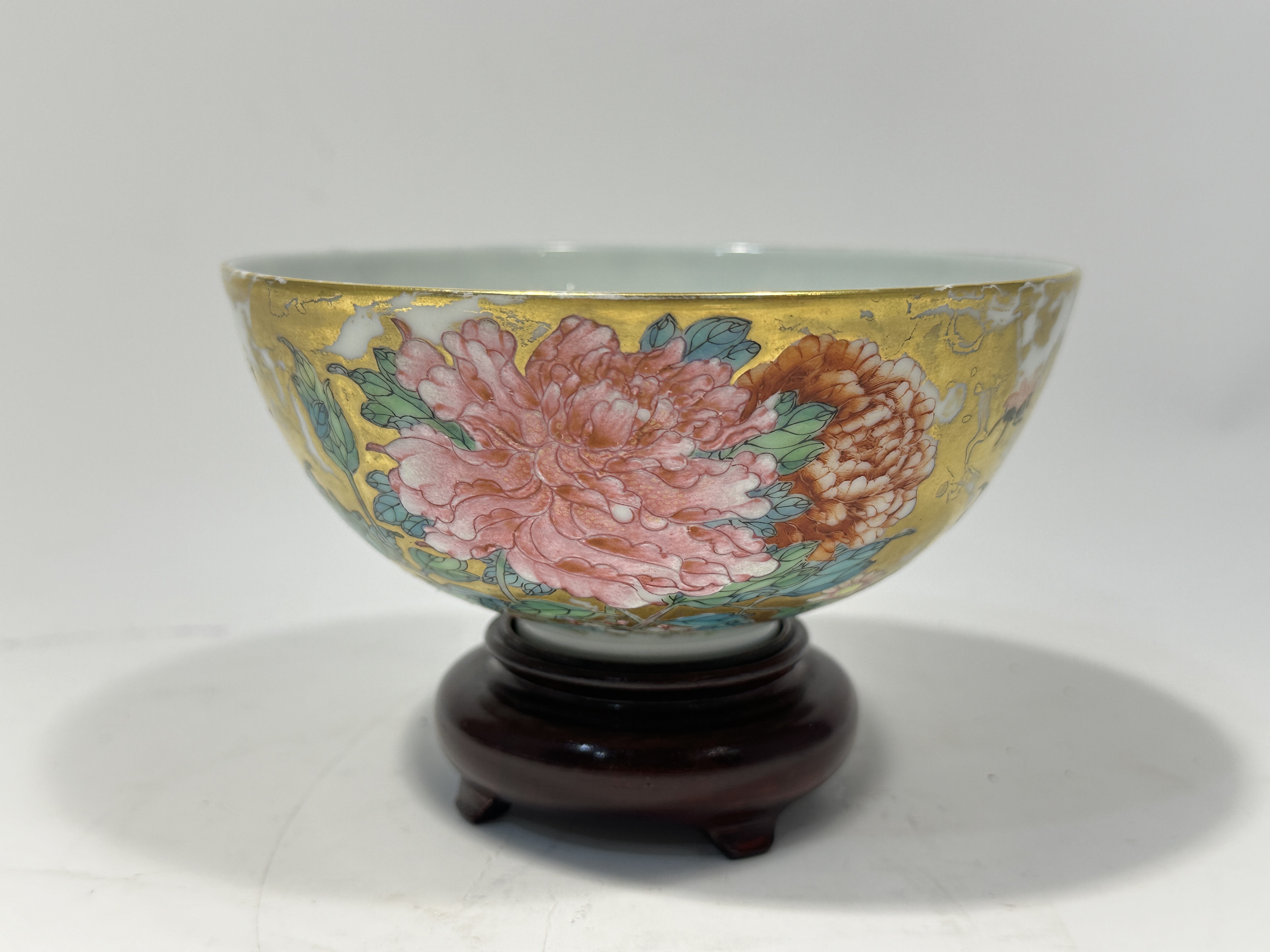 A rare enamel bowl, YongZheng Mark.