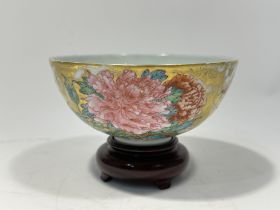 A rare enamel bowl, YongZheng Mark.
