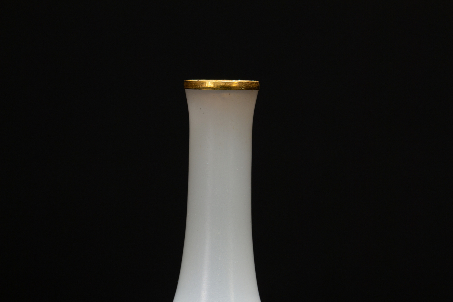 A Chinese glass vase, 18TH/19TH Century Pr.  - Image 2 of 9