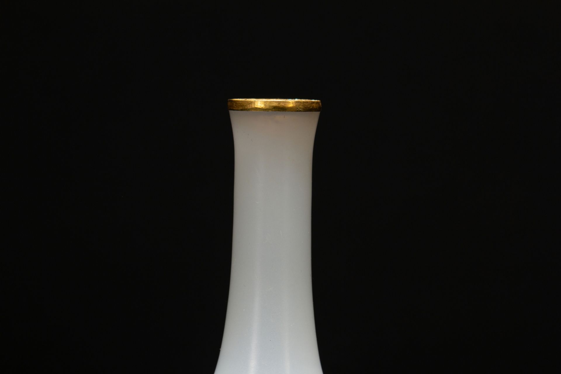 A Chinese glass vase, 18TH/19TH Century Pr.  - Bild 2 aus 9