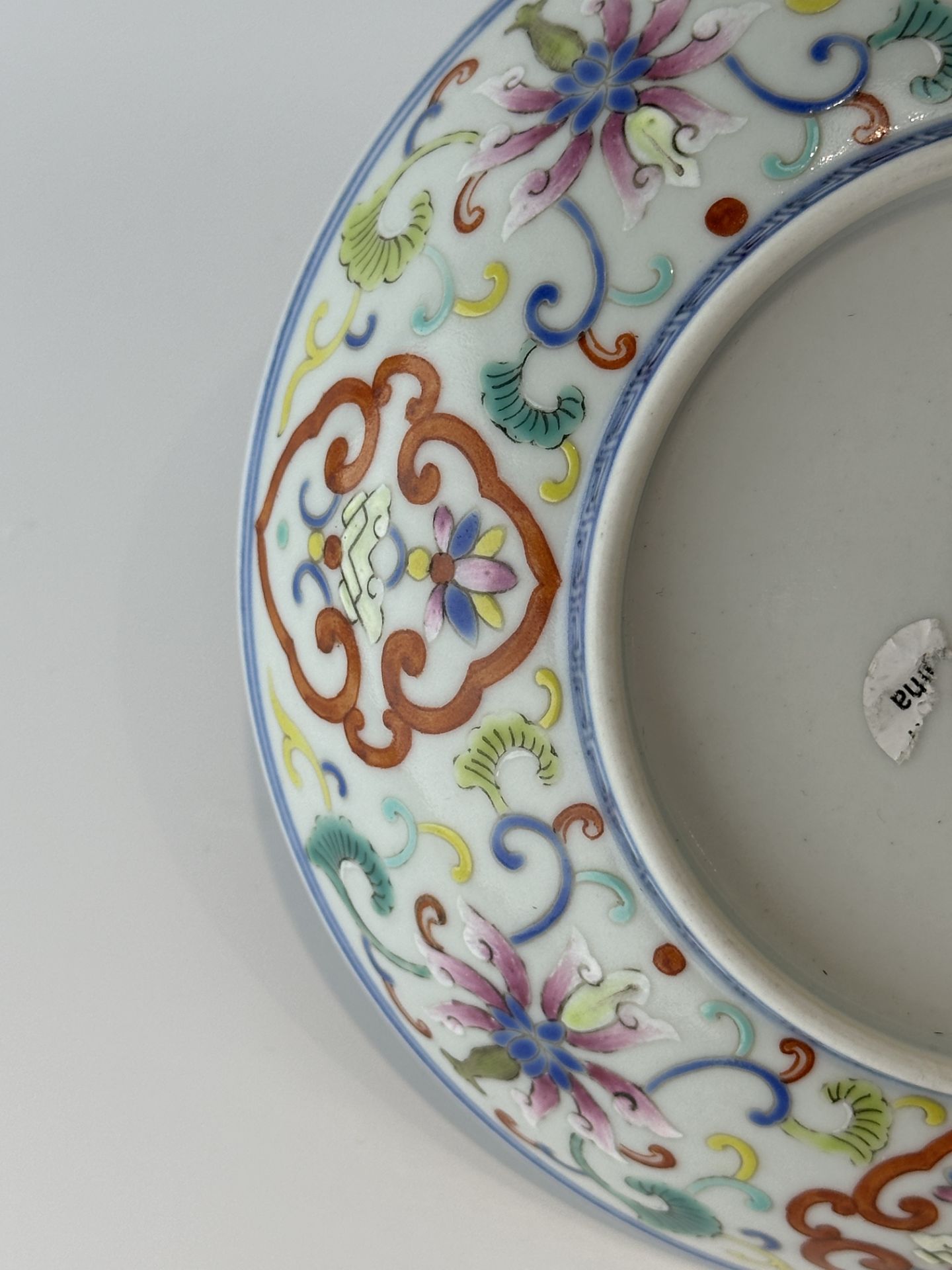 A Chinese Famille Rose dish, 18TH/19TH Century Pr.  - Bild 5 aus 11