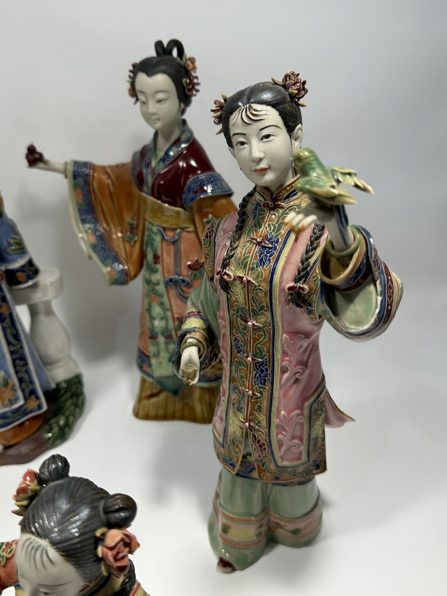 A set of creamic figures, 19TH/20TH Century Pr.  - Bild 7 aus 17