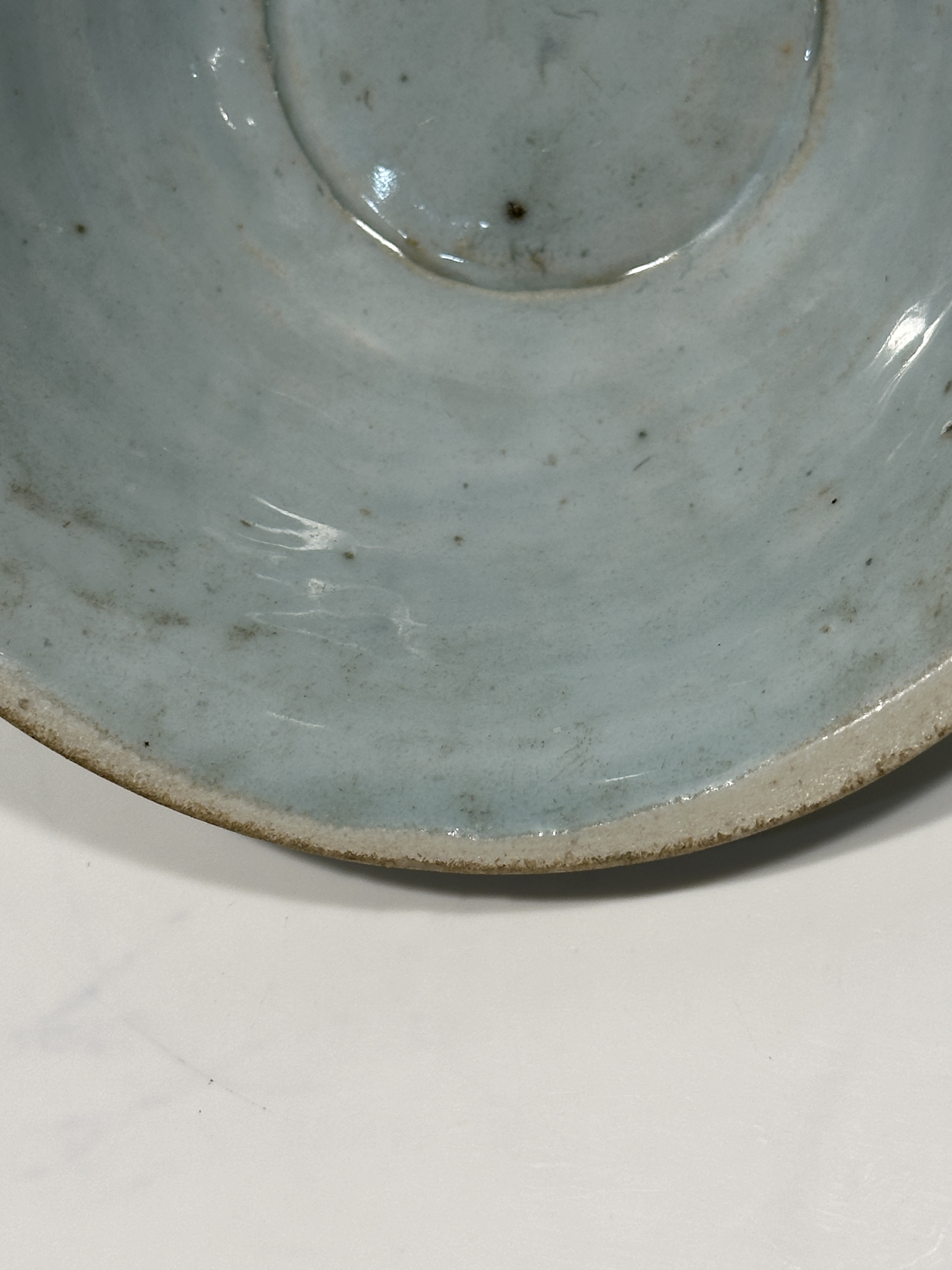 A Chinese pale celadon bowl, 16/17 Century Pr. - Image 6 of 11