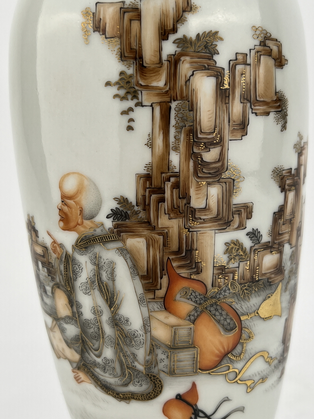 A Chinese Famille Rose gilt vase, 19TH/20TH Century Pr. - Image 5 of 10