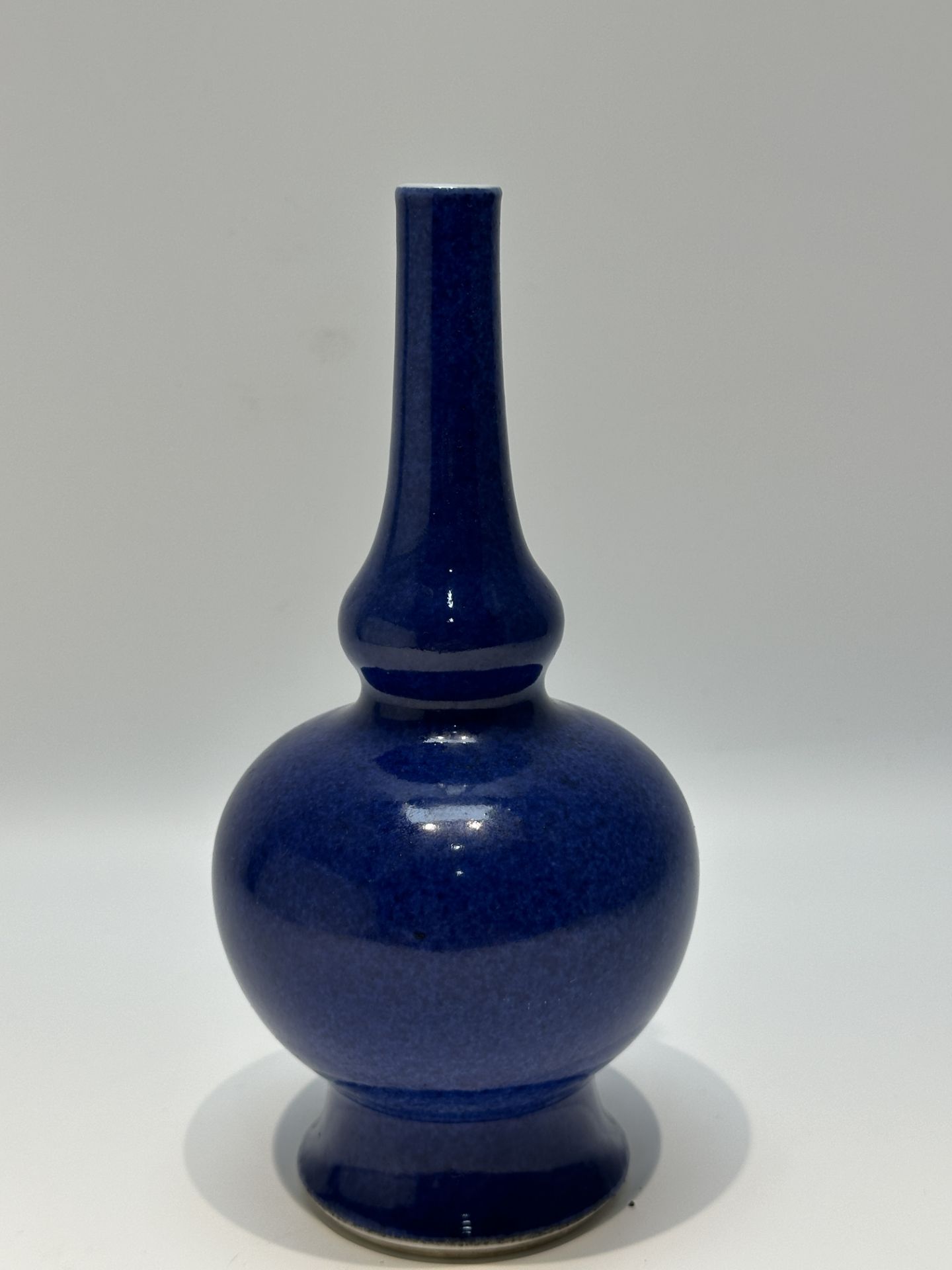 A Chinese blue pointed vase, 16TH/17TH Century Pr. 