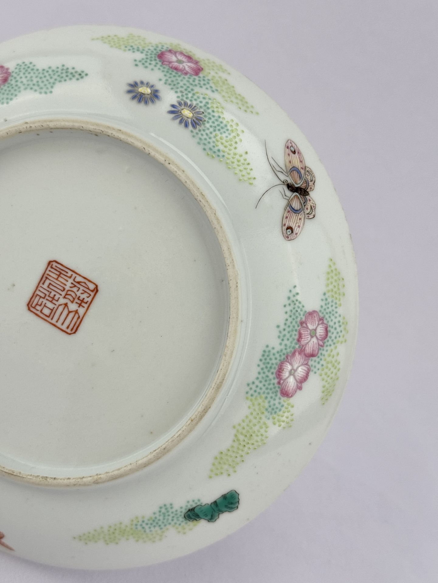 A pair of Chinese Famille Rose dishs,19TH/20TH Century Pr.  - Bild 10 aus 10