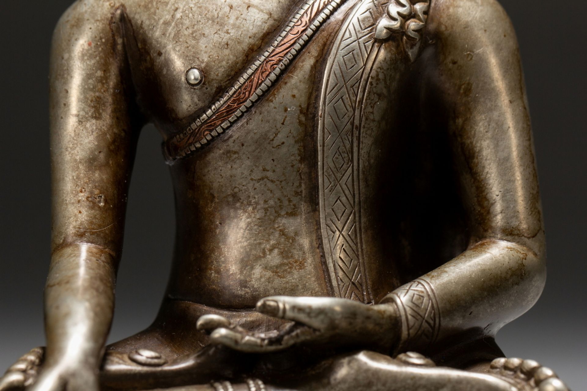 A Chinese silver buddaha figure, 17TH/18TH Century Pr.  - Image 3 of 9