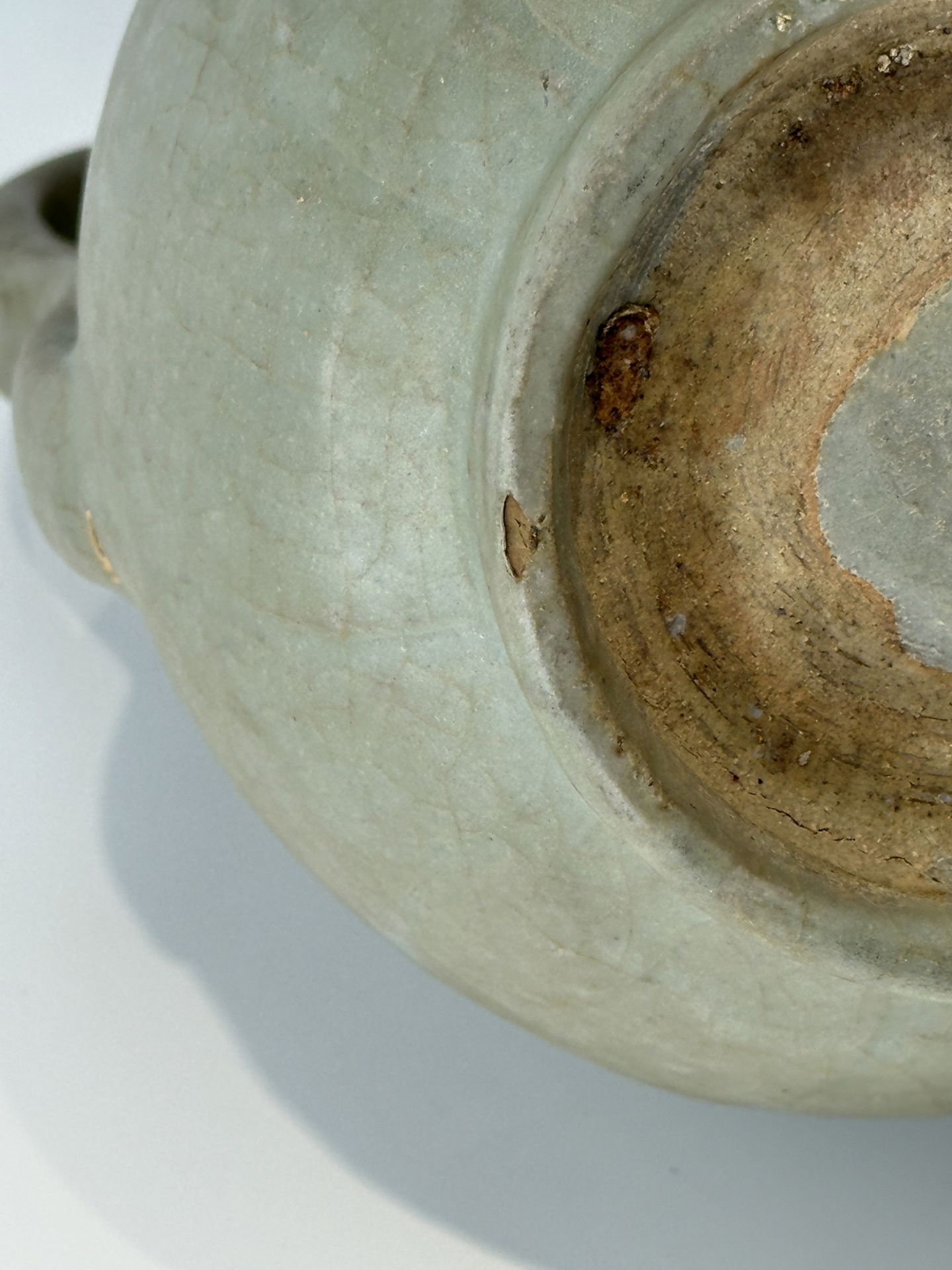 A Chinese celadon teapot, 16TH/17TH Century Pr.  - Image 8 of 10