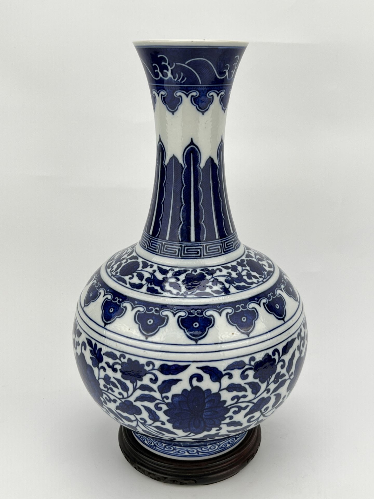 A Chinese Blue&White vase, 18TH/19TH Century Pr.  - Bild 2 aus 11