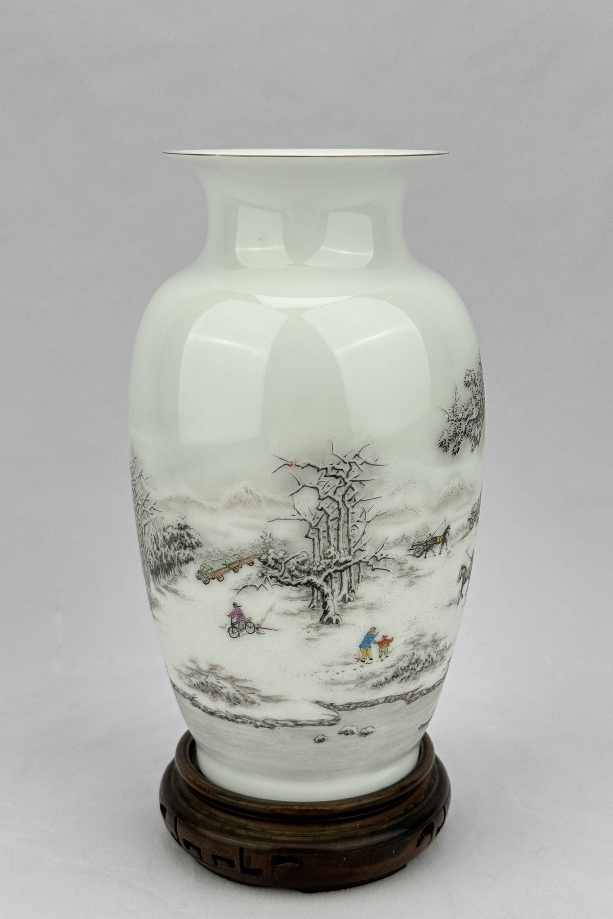 A Chinese Famille Rose vase, 19TH/20TH Century Pr.  - Image 4 of 10