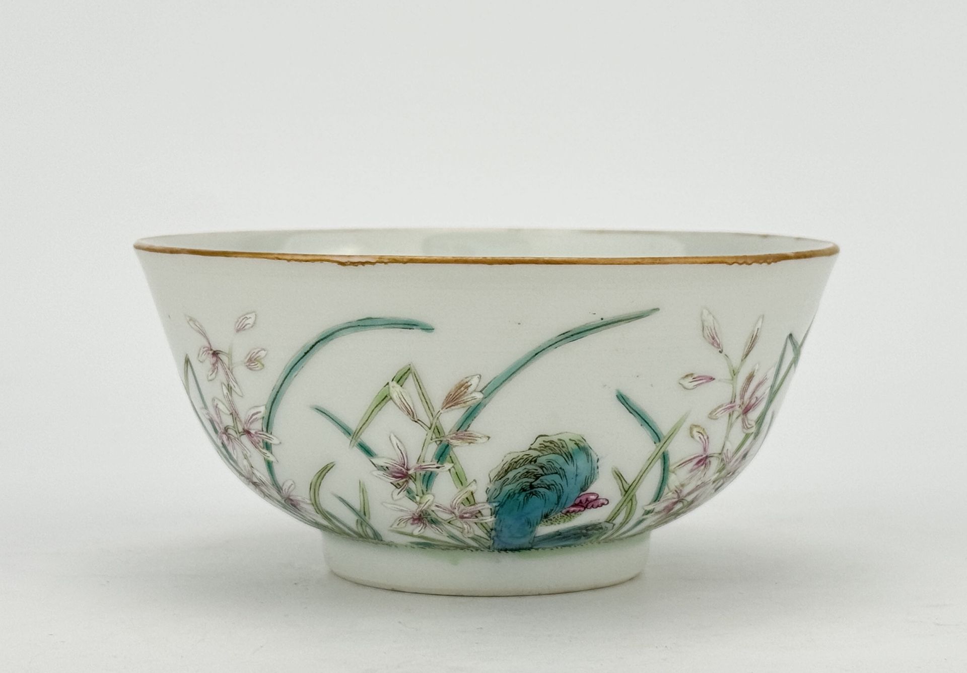 A Chinese Famille Rose bowl, 18TH/19TH Century Pr. 