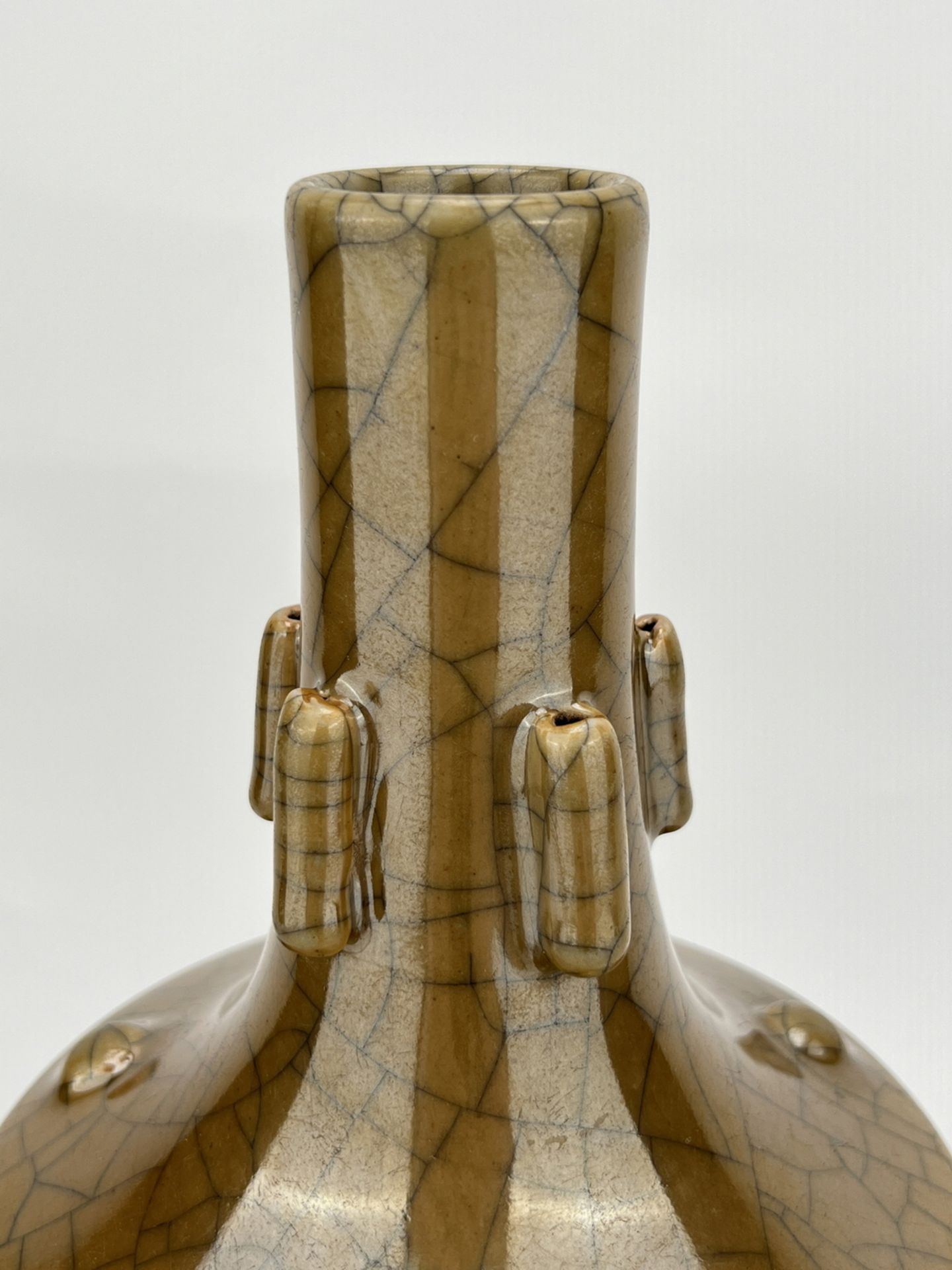 A Chinese Ge-type vase, 17TH/18TH Century Pr.  - Bild 2 aus 11