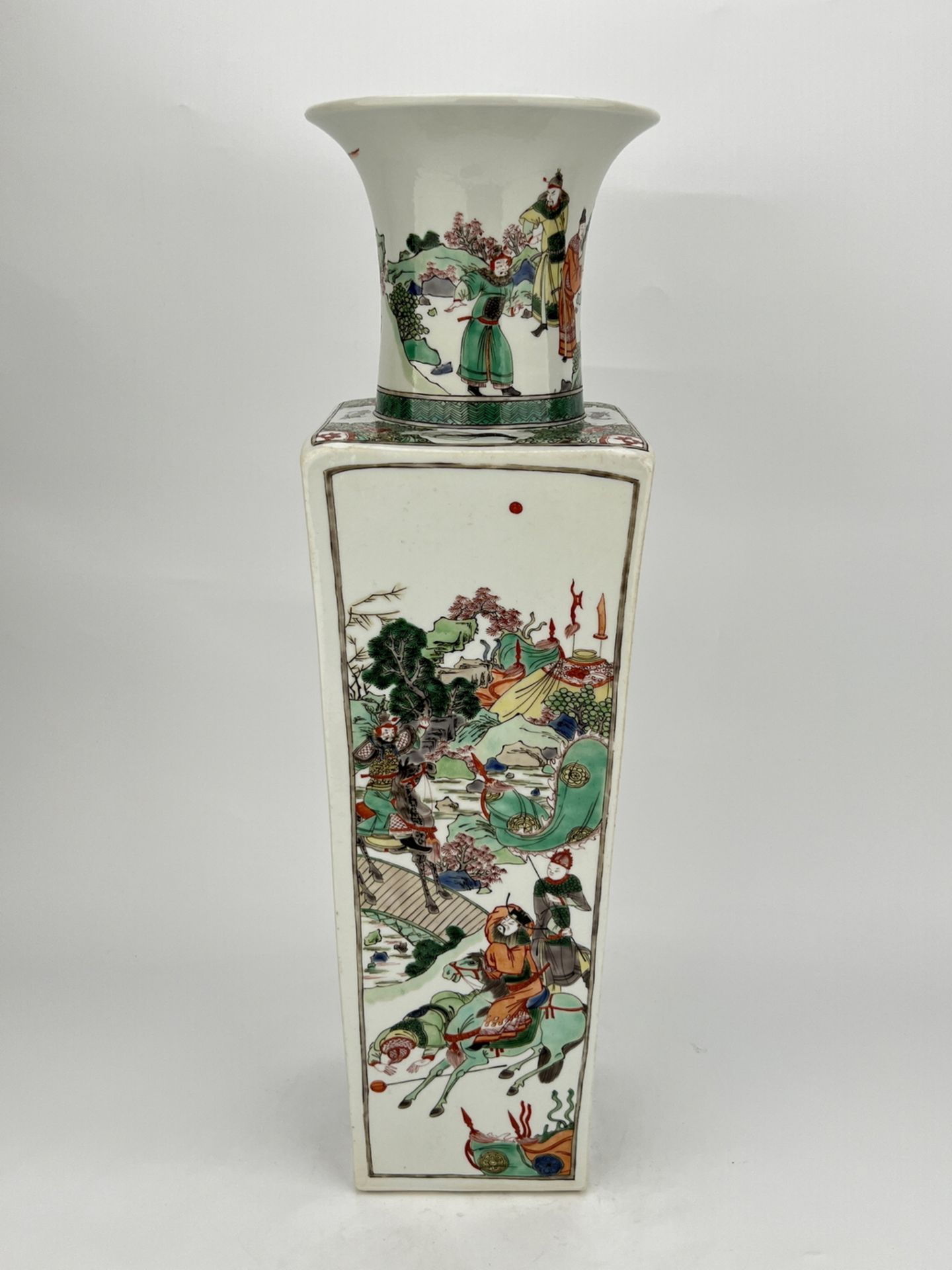 A Chinese Famille Rose vase, 17TH/18TH Century Pr. - Bild 5 aus 16