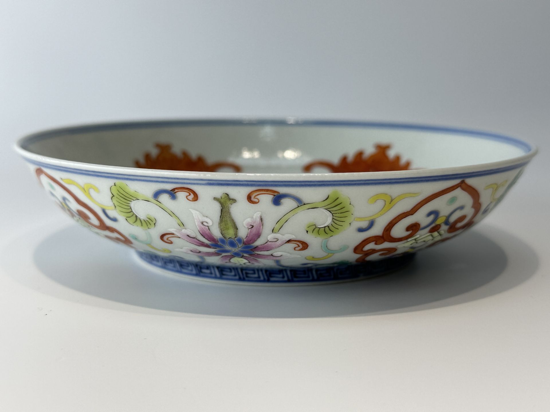 A Chinese Famille Rose dish, 18TH/19TH Century Pr.  - Bild 2 aus 11