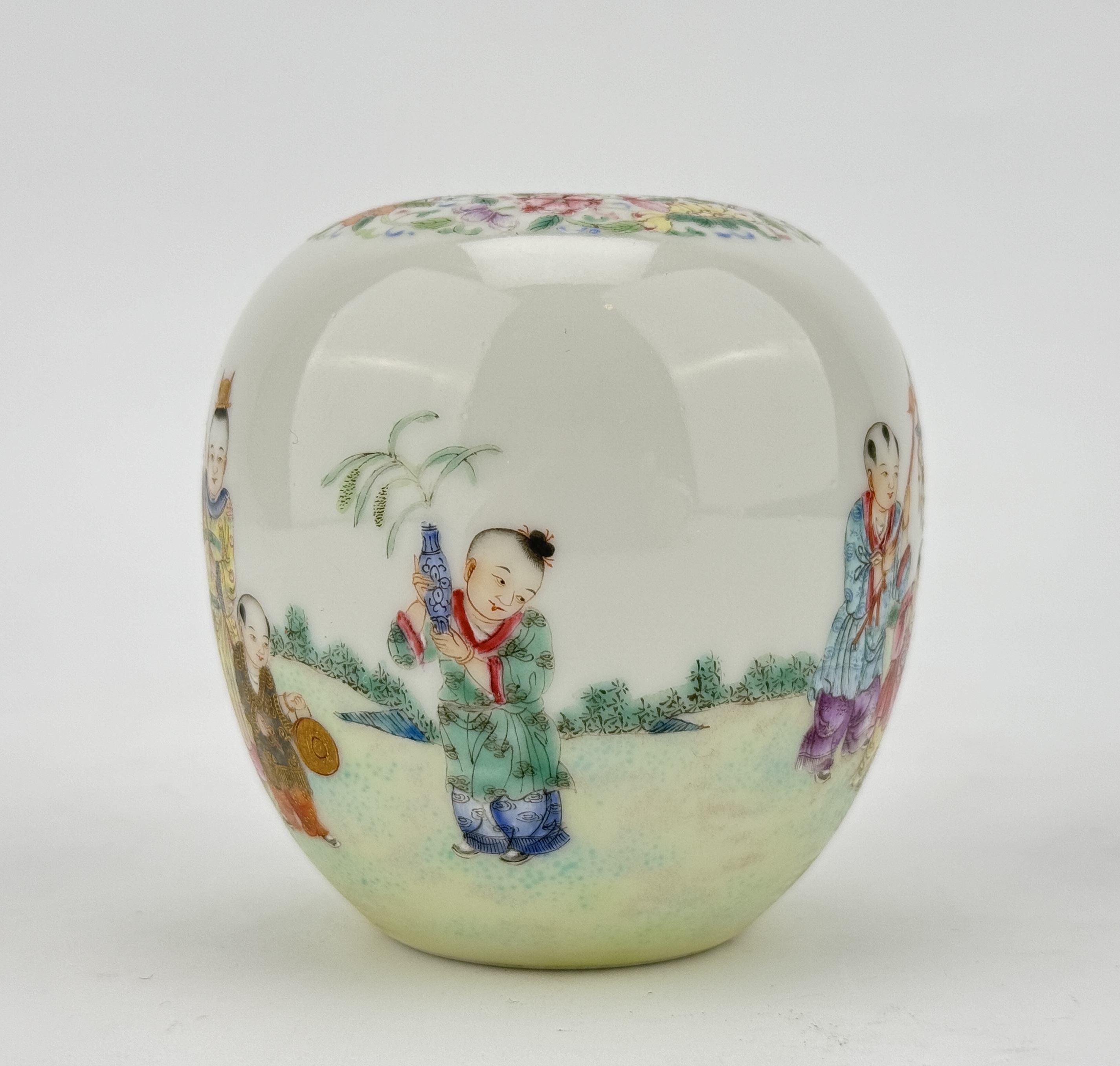 A Chinese Famille Rose water pot, 19TH/20TH Century Pr.  - Image 3 of 5