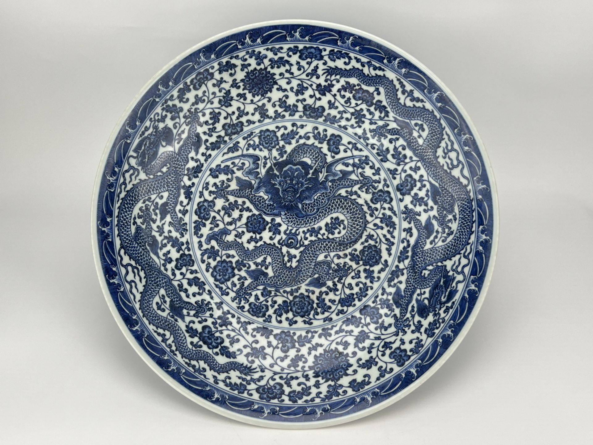 A large Chinese Blue&White dish, 17TH/18TH Century Pr. 