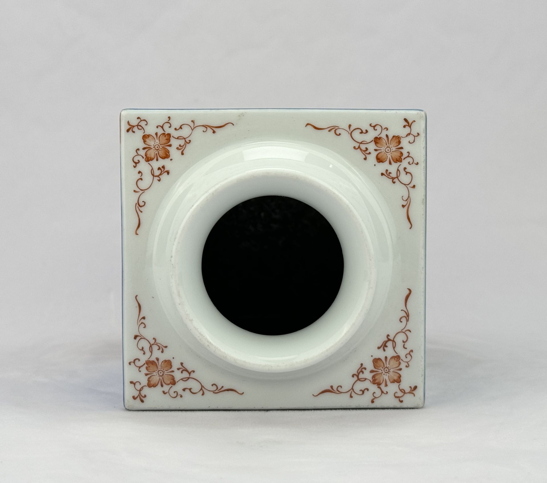 A Chinese rectangle vase, 19TH/20TH Century Pr.  - Image 7 of 8