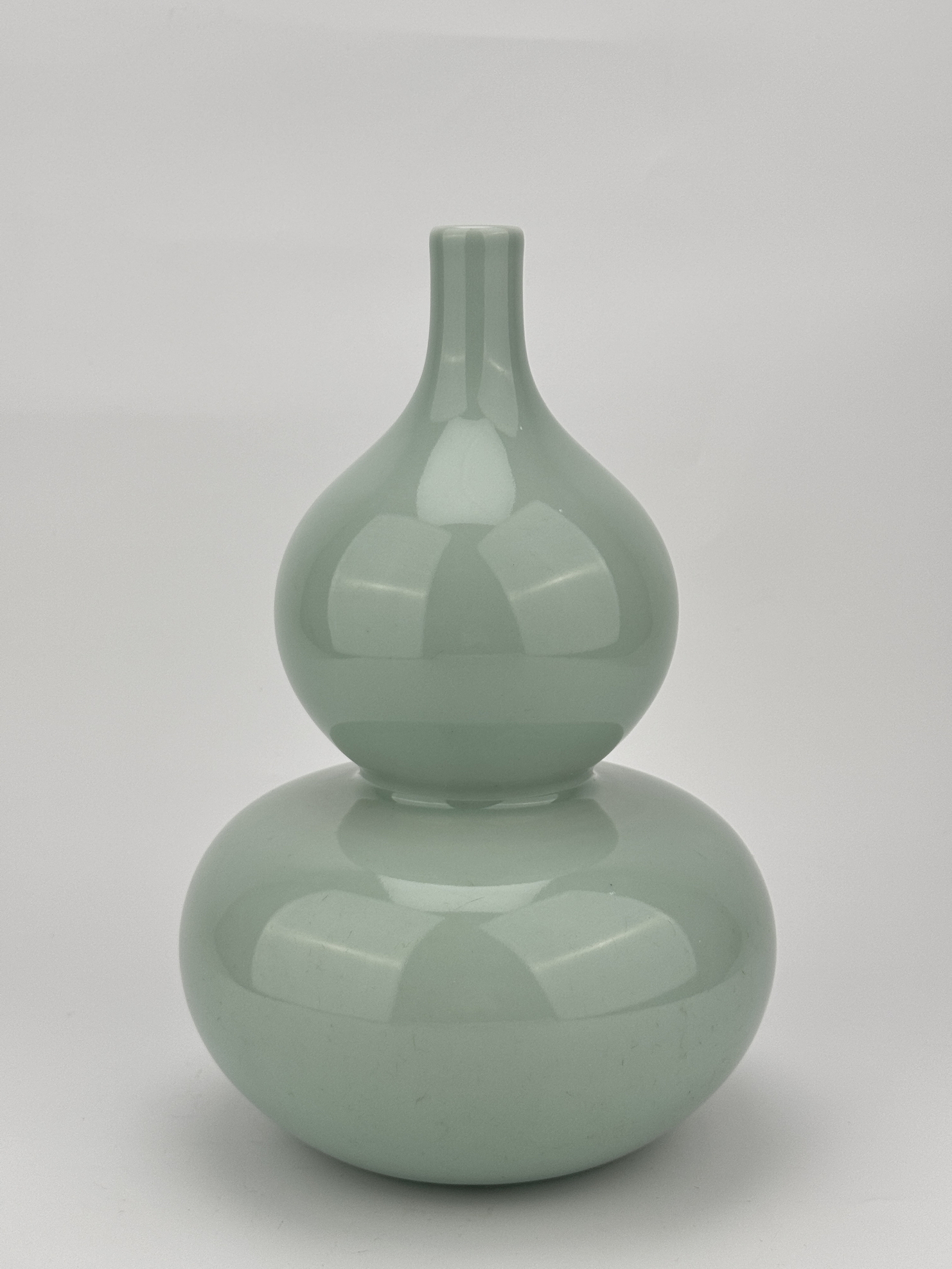 A Chinese pale blue vase, 17TH/18TH Century Pr. 