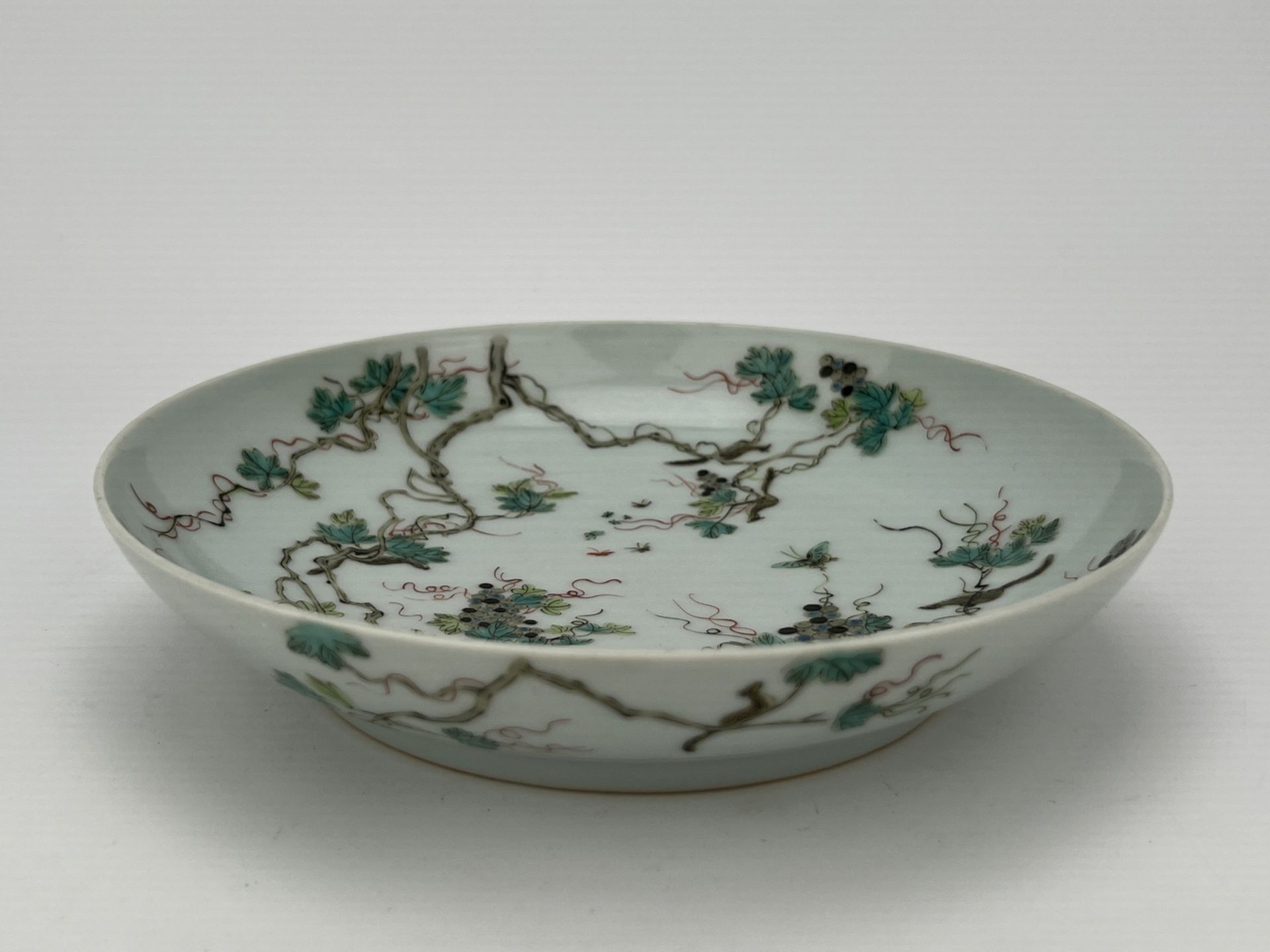 A Chinese Famille Rose dish, 18TH/19TH Century Pr.  - Bild 2 aus 8