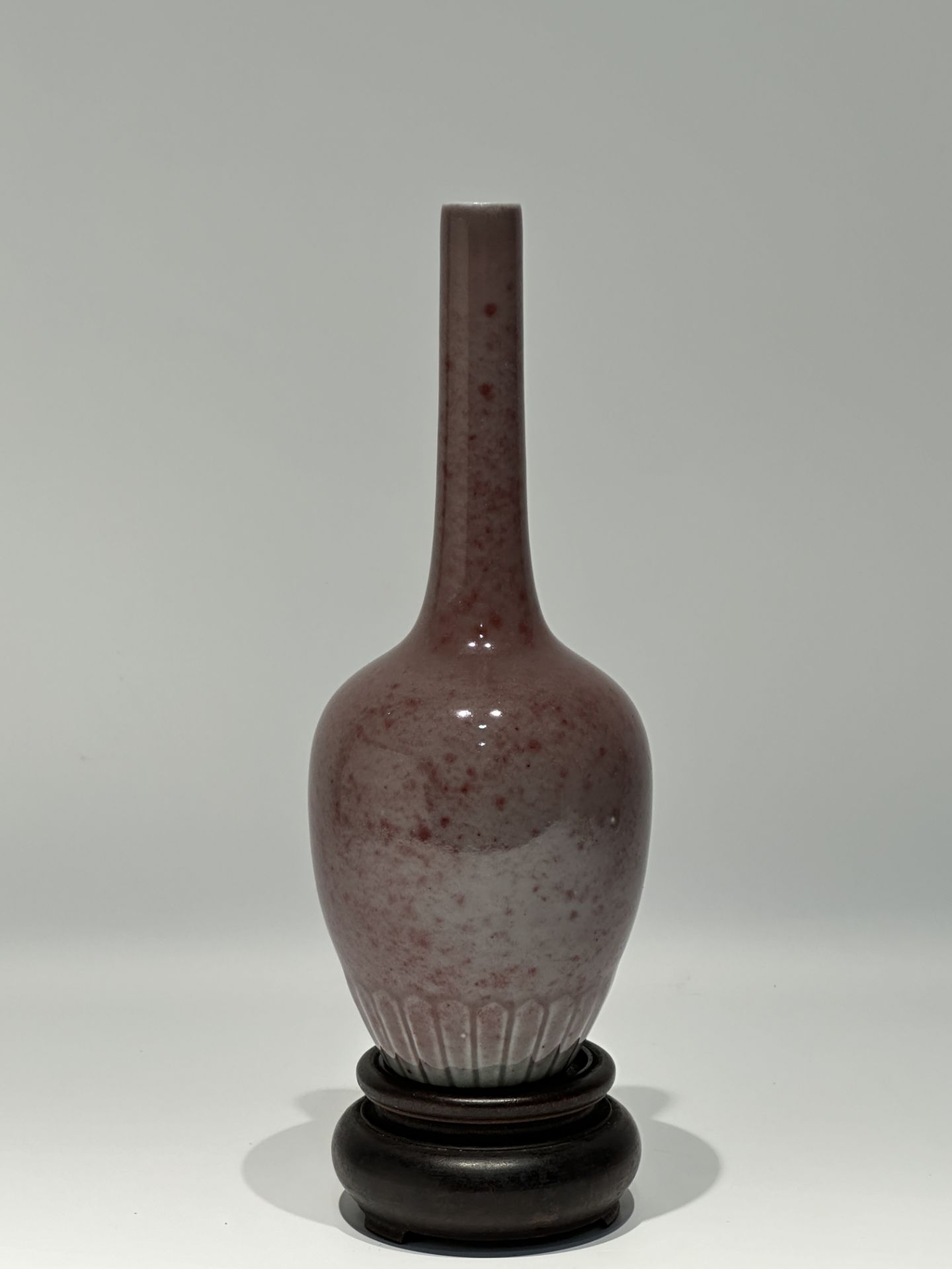 A Chinese red vase, 18TH/19TH Century Pr.  - Bild 2 aus 9