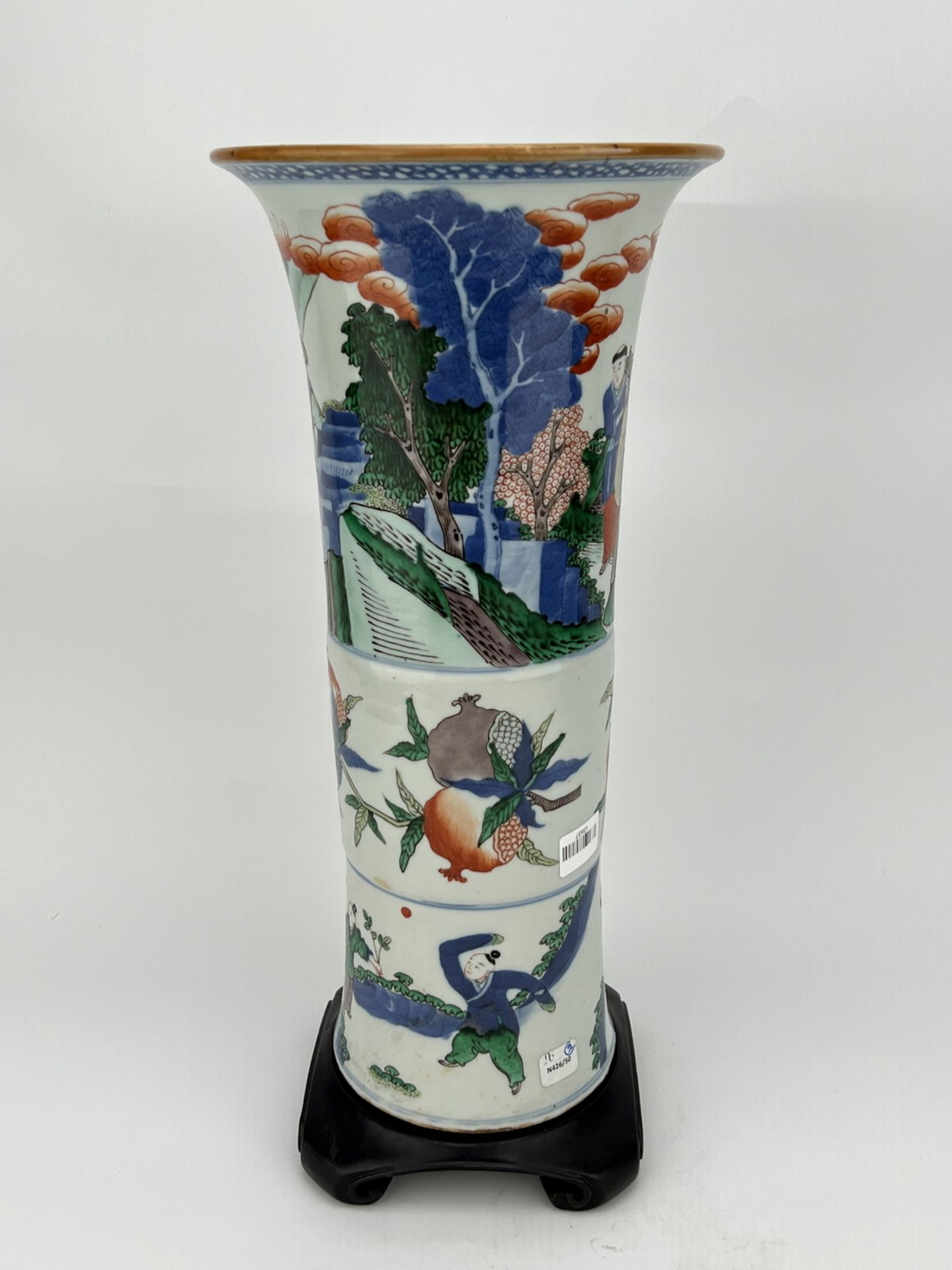 A Chinese Gu-type Famille Rose vase, 17TH/18TH Century Pr.  - Bild 3 aus 11