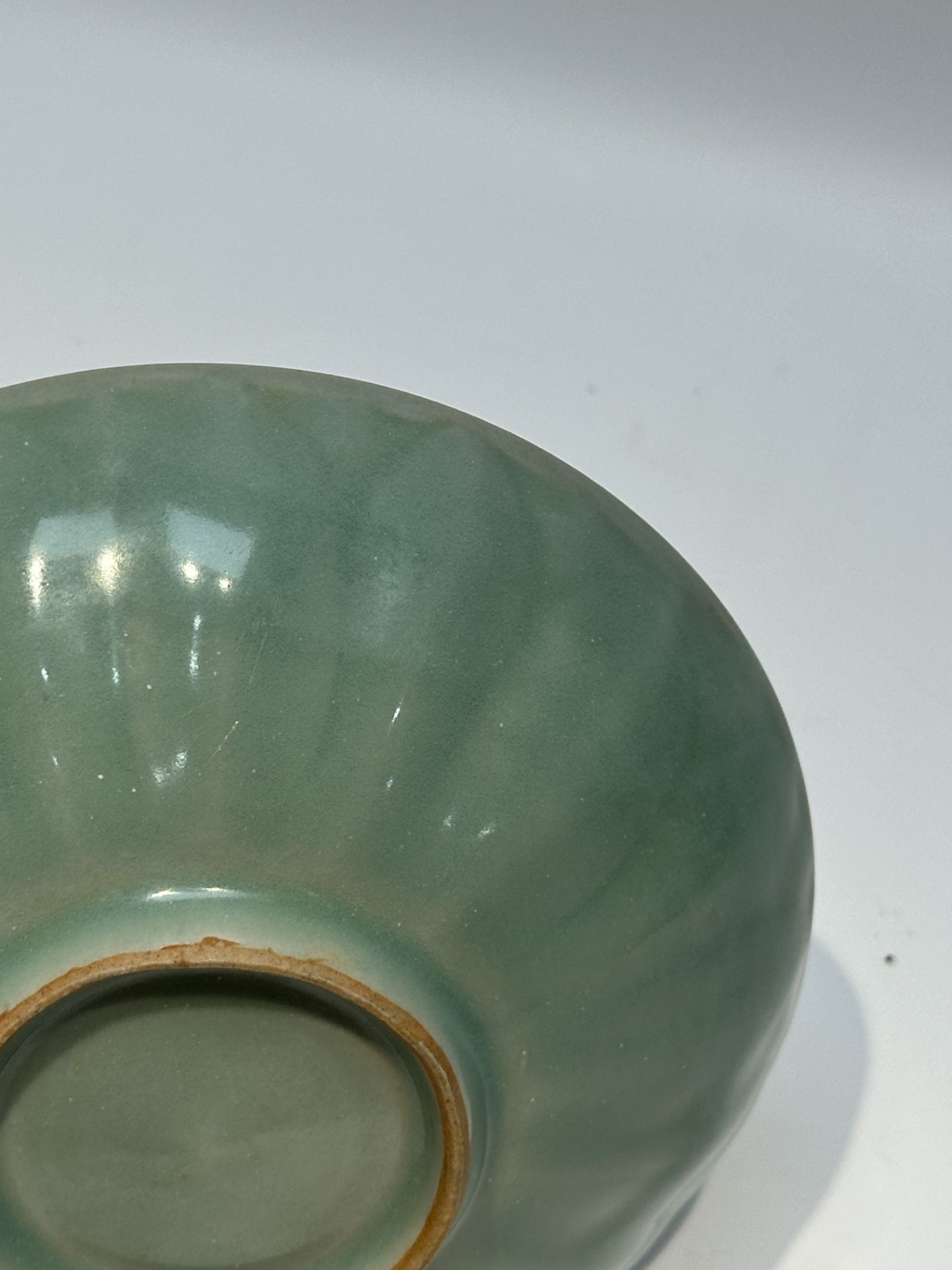 A Chinese celadon bowl, 17/18 Century Pr. - Bild 6 aus 7