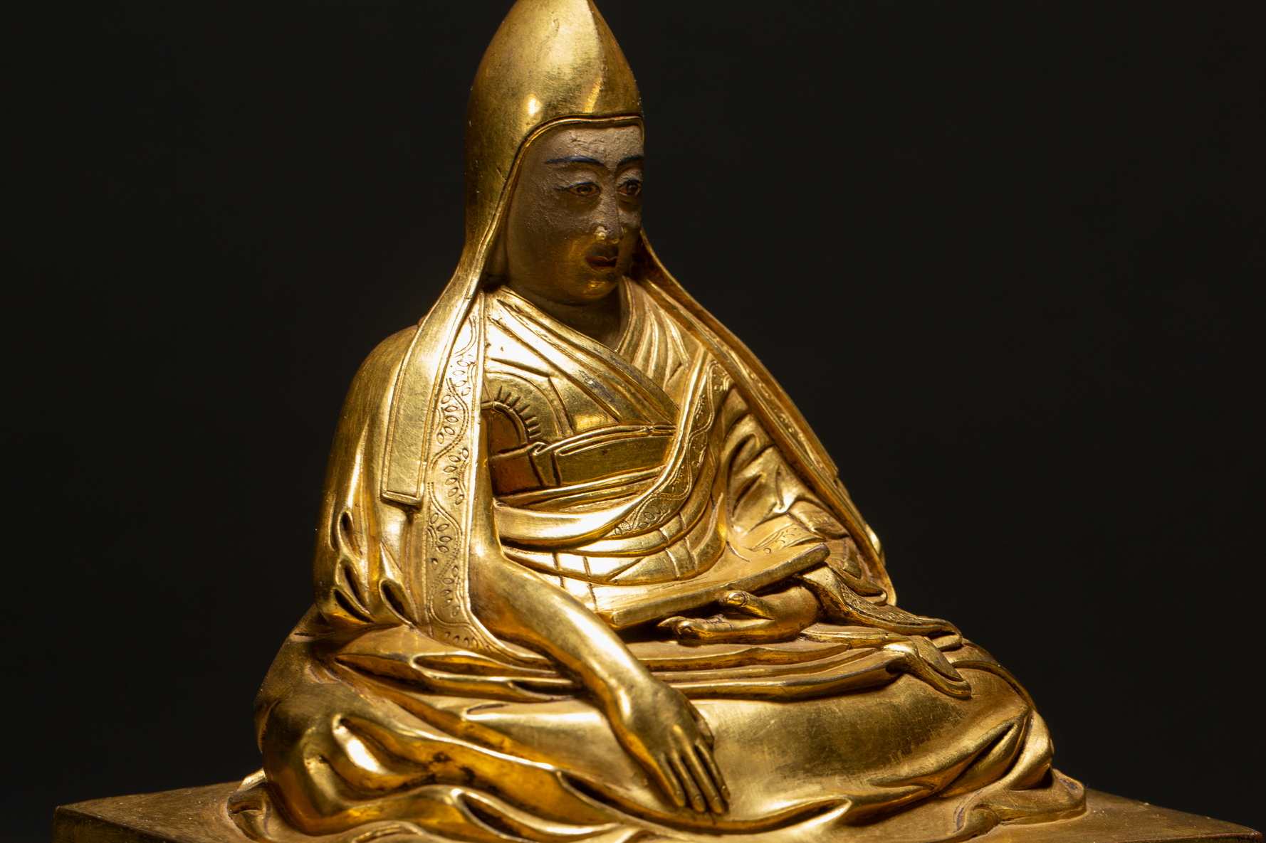 A Chinese gilt bronze figure, 16TH/17TH Century Pr.  - Image 6 of 9