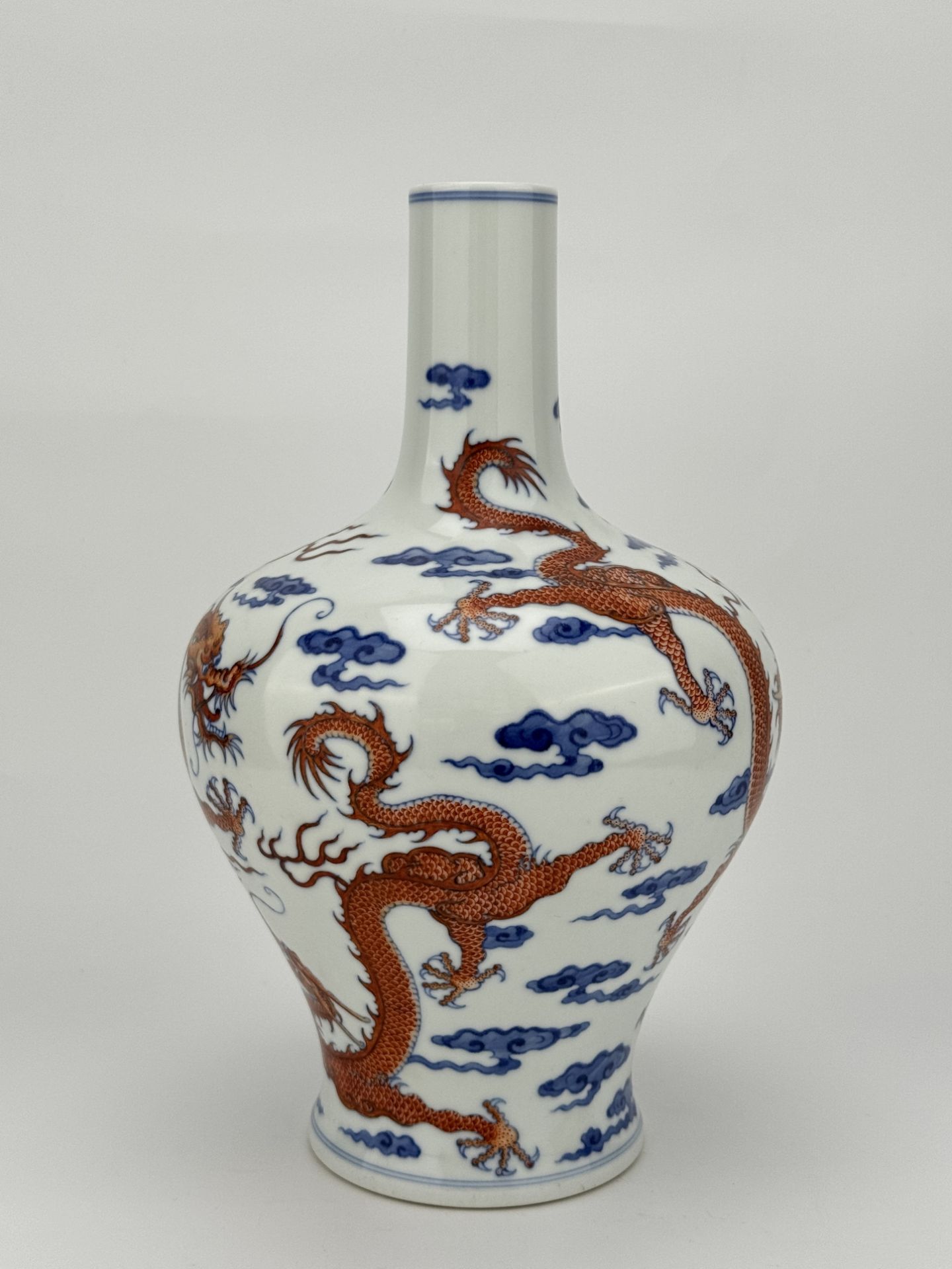 A Chinese Famille Rose vase, 17TH/18TH Century Pr.  - Bild 2 aus 8