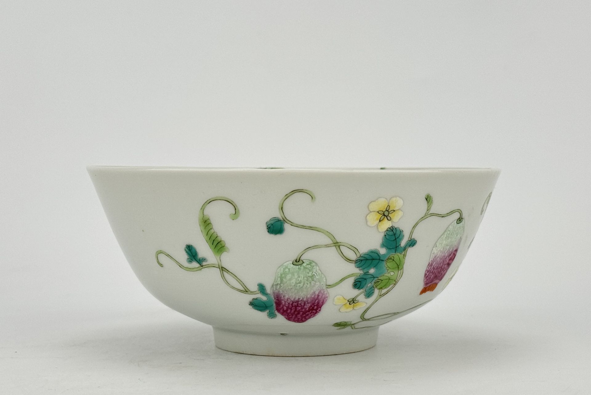 A Chinese Famille Rose bowl, 18TH/19TH Century Pr. 