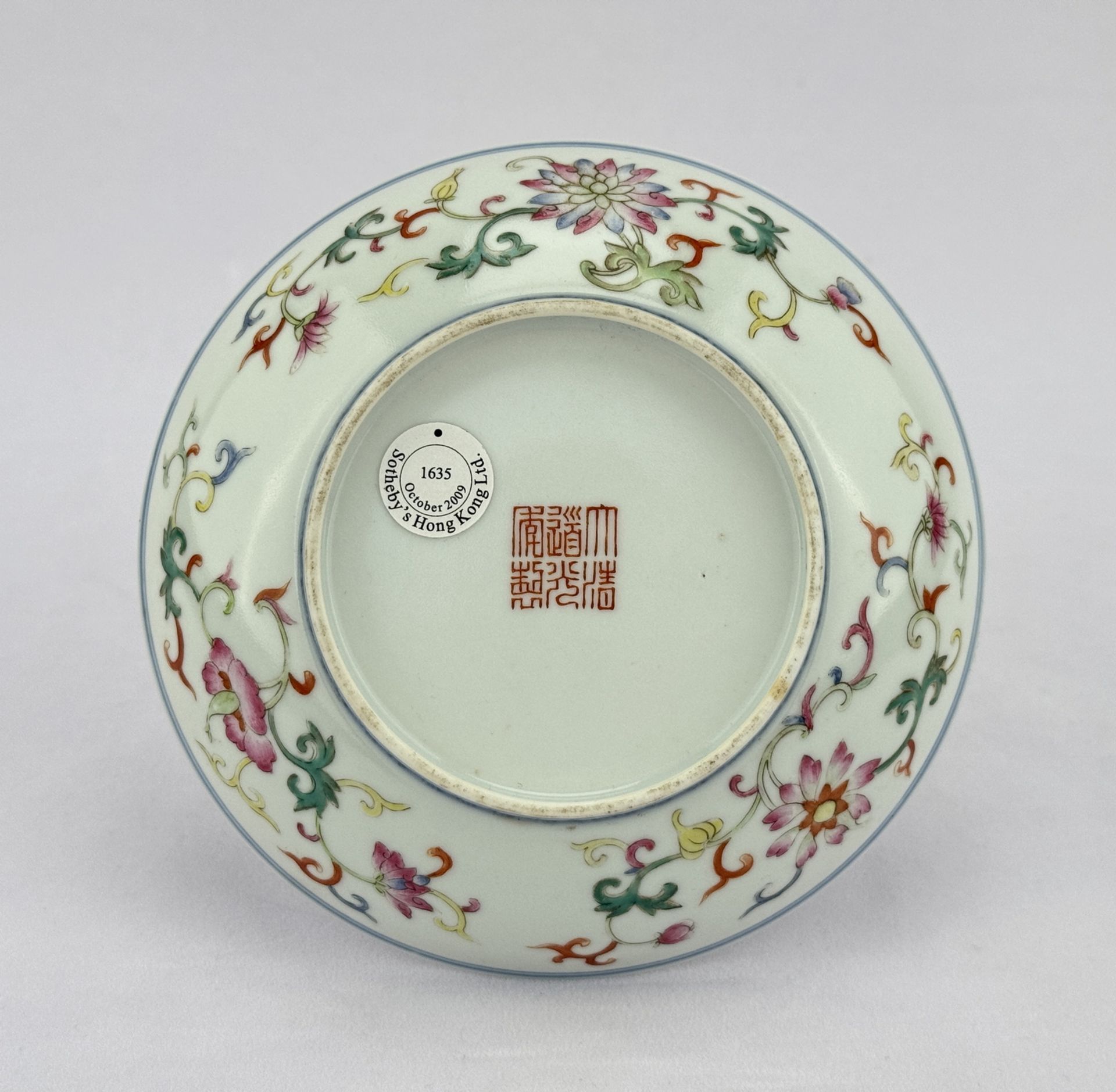 A Chinese Famille Rose dish, 18TH/19TH Century Pr.  - Bild 3 aus 6